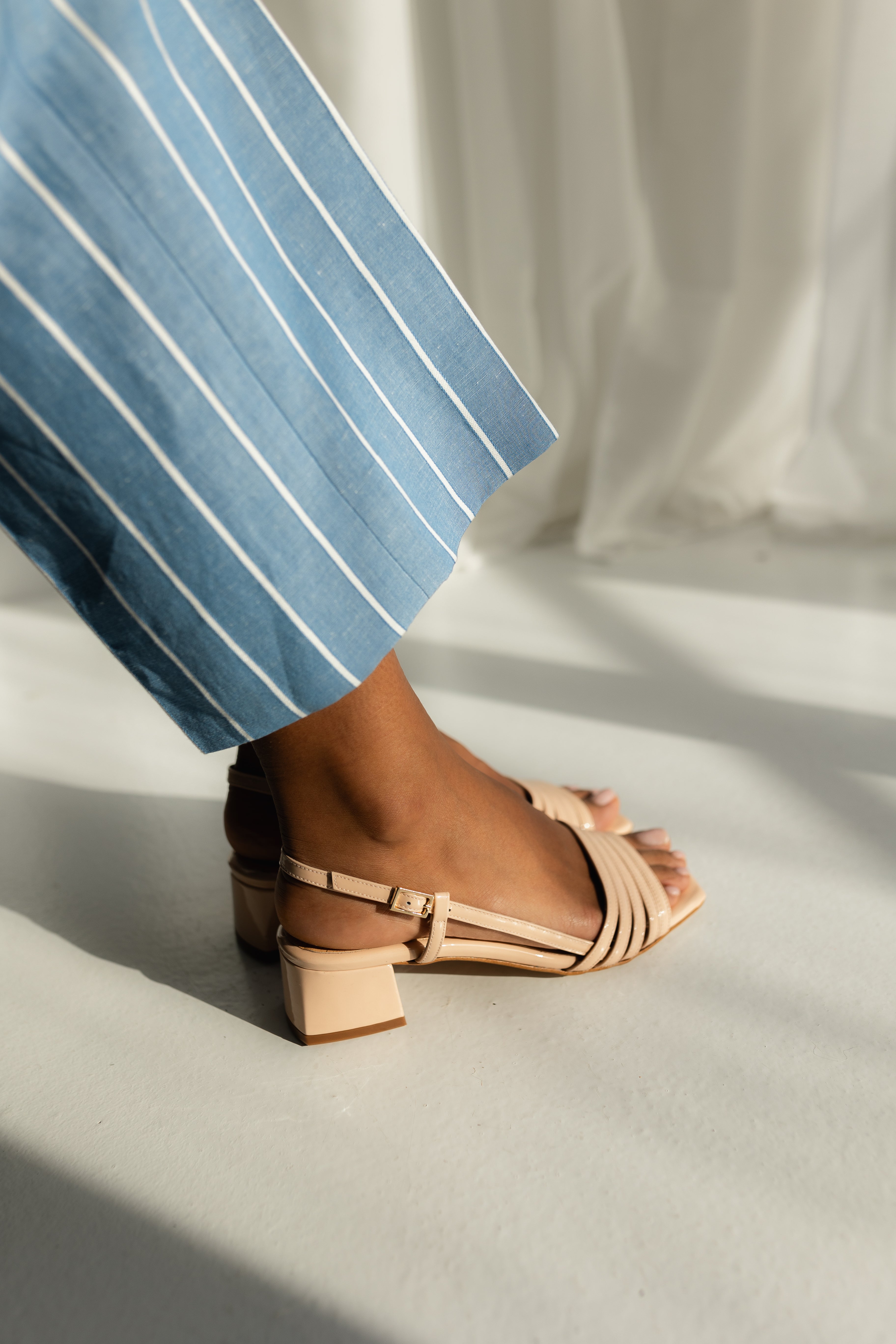 NUDE PATENT LEATHER EFFECT FABRIC SANDAL WITH 4CM HEEL