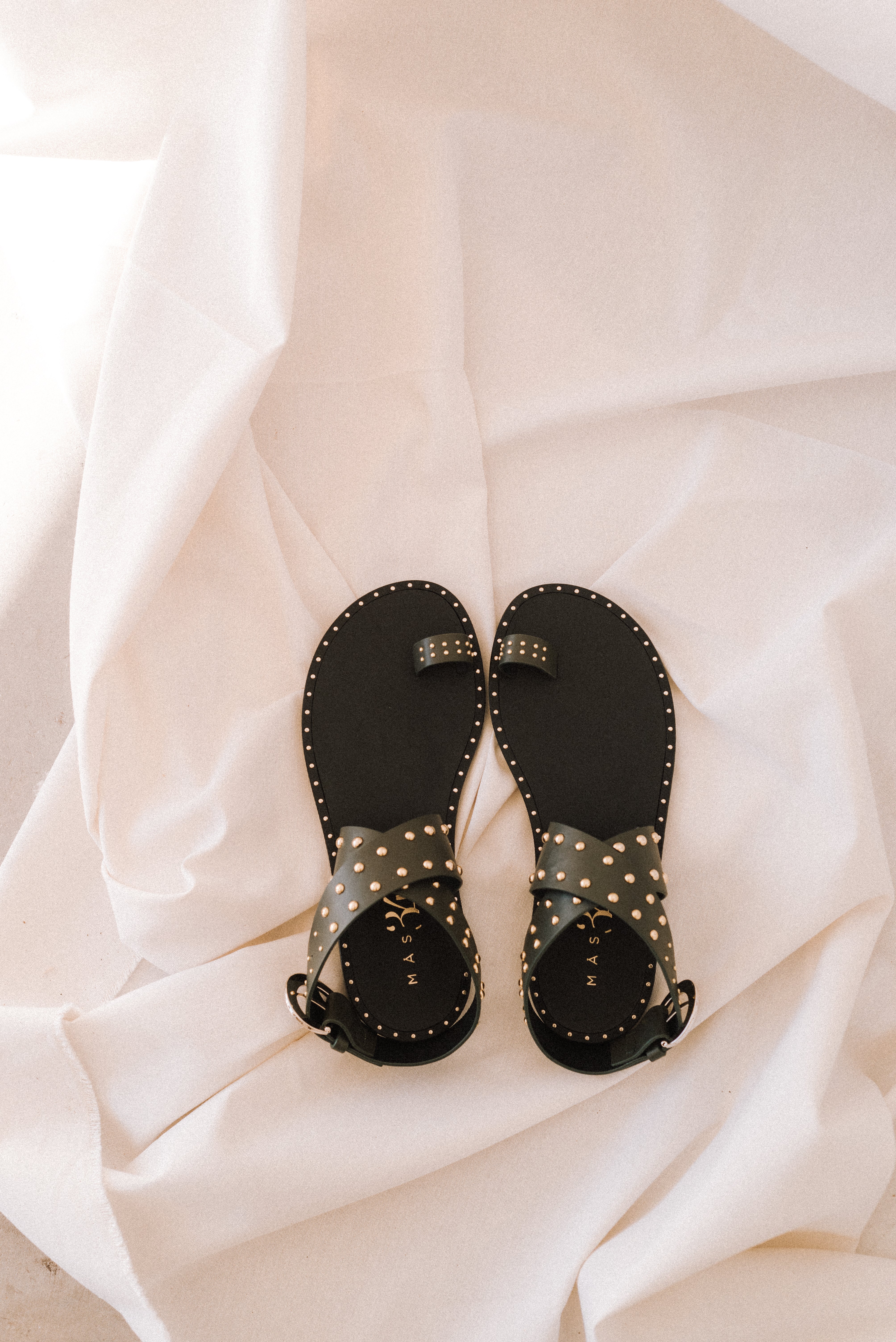 SANDALIA PLANA PABLO PIEL KAKI