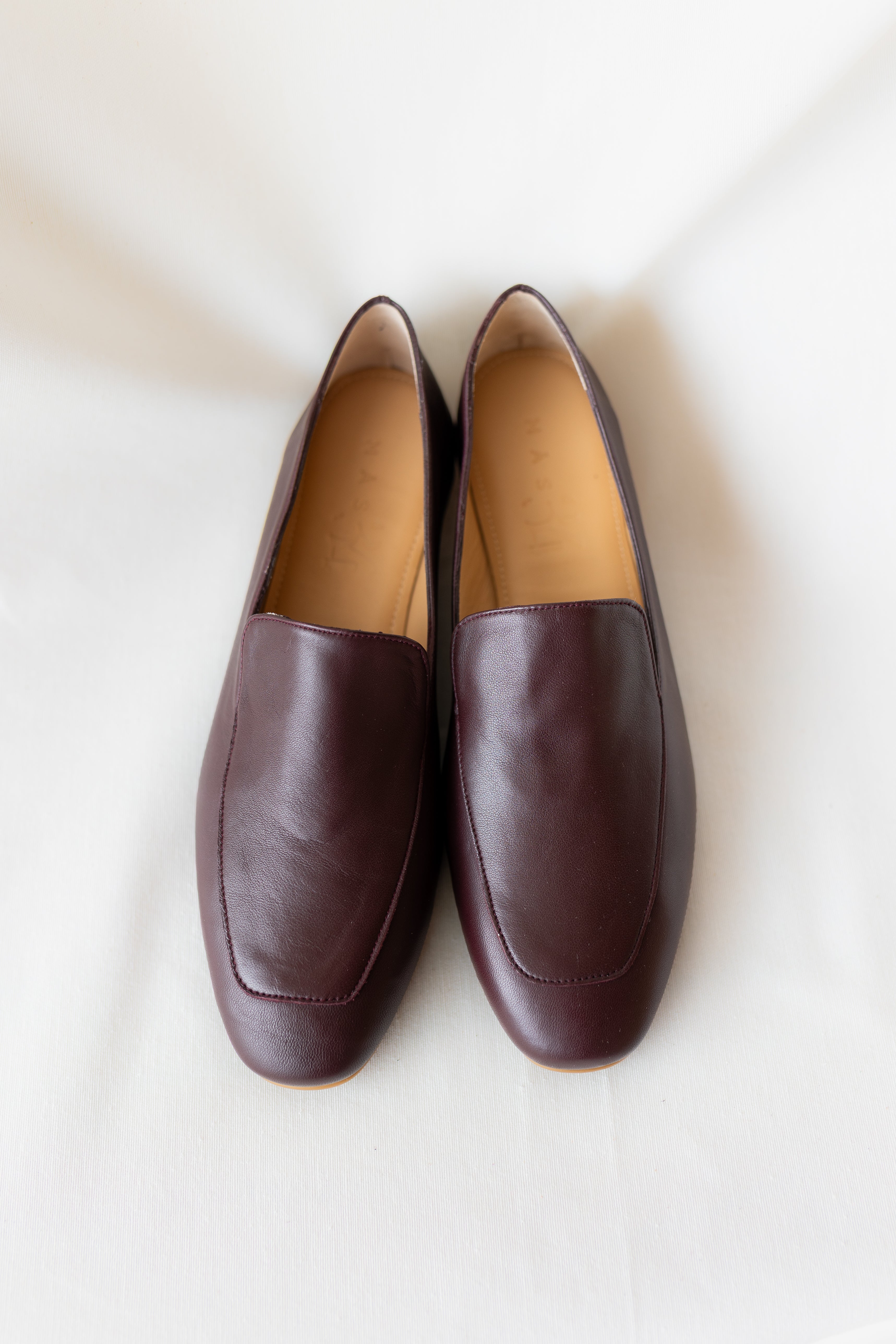 MOCASÍN BLANCA PIEL BURDEOS