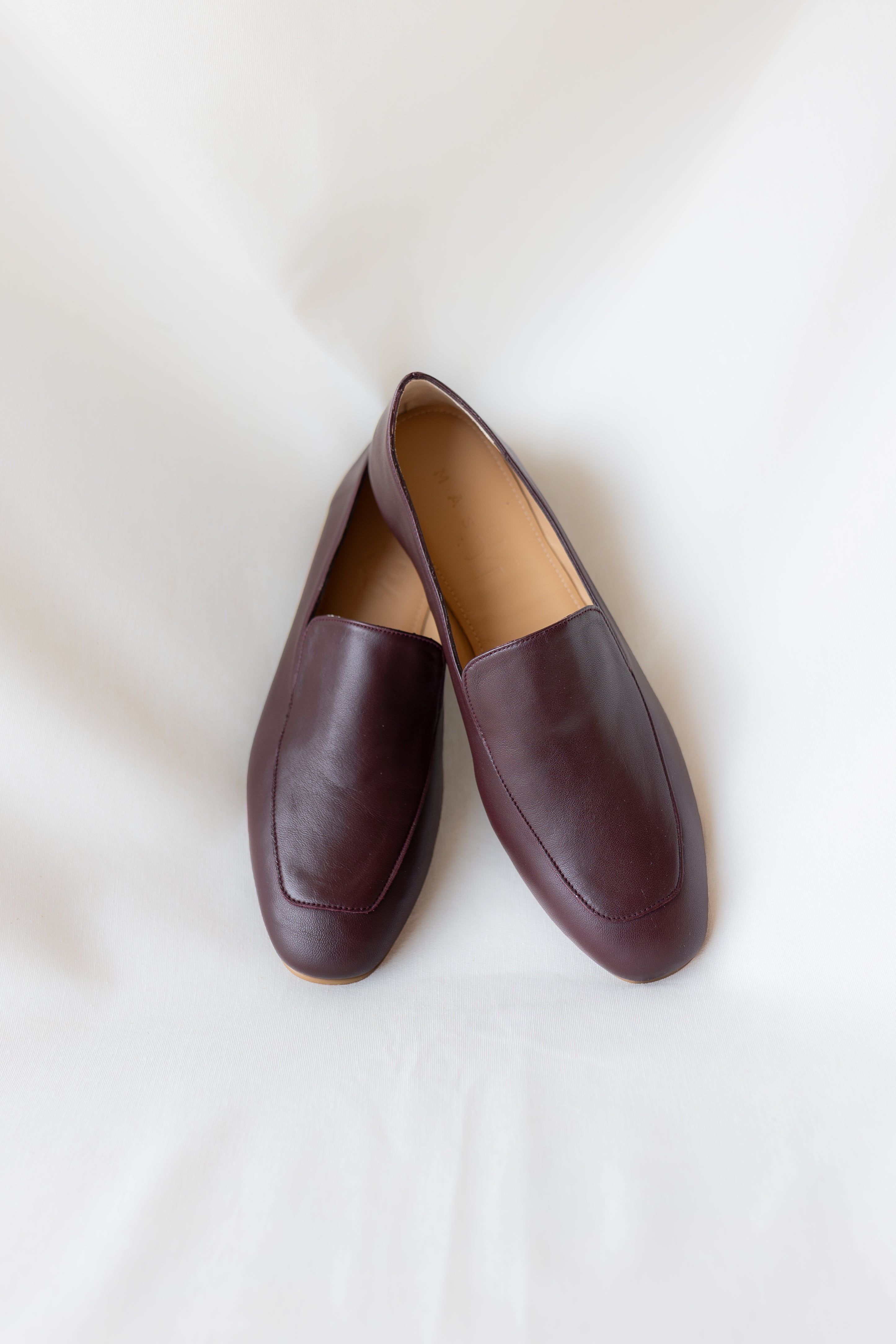 MOCASÍN BLANCA PIEL BURDEOS