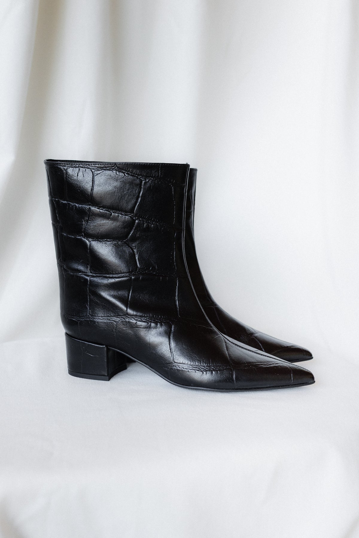 BOTIM CLARA PELE COCO PRETO SALTO 7CM