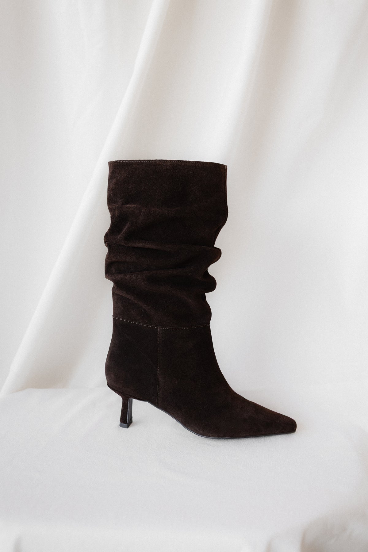 Botín Oscar Ante Marrón Chocolate Tacón Midi 5Cm