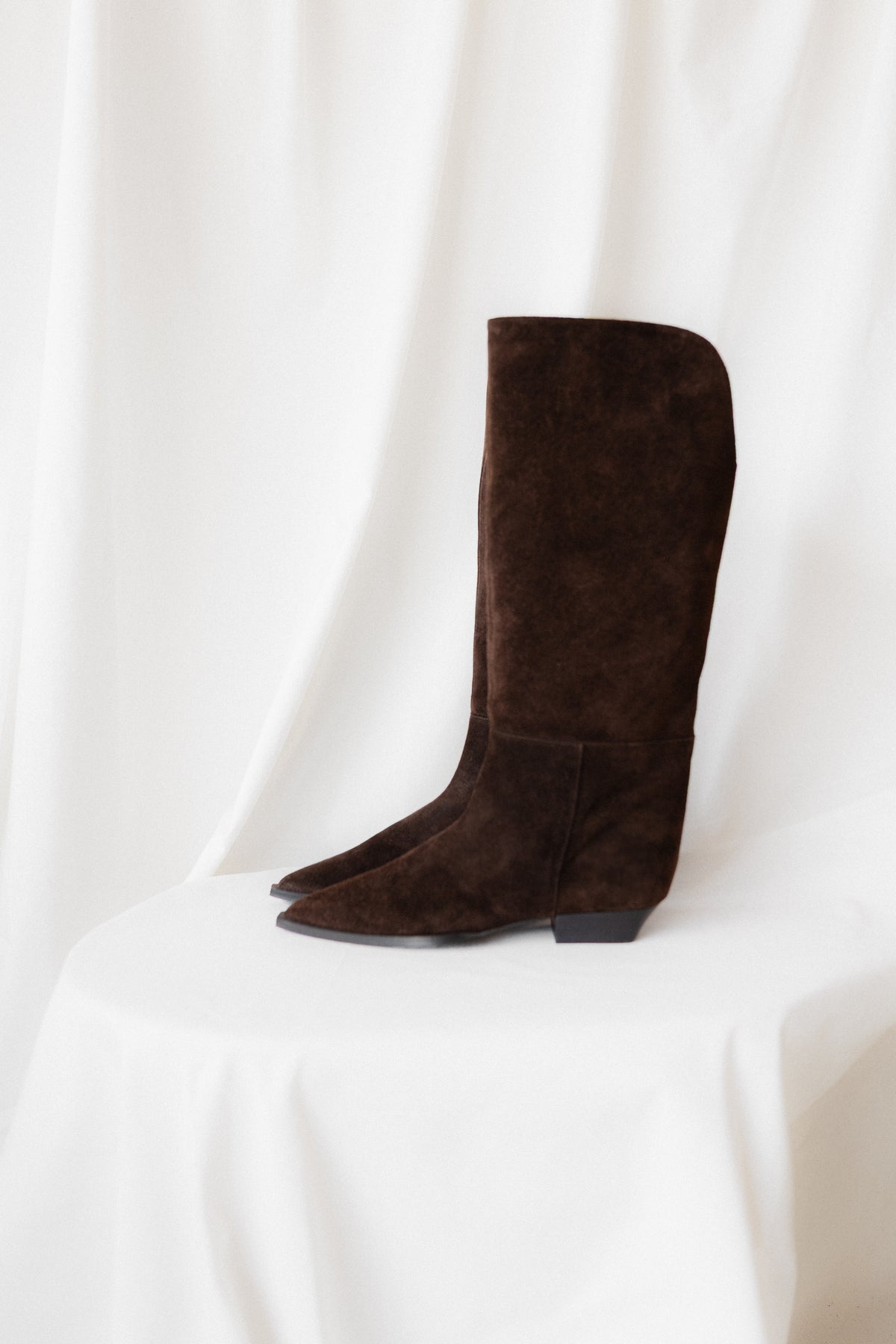 Bota Campera Ainhoa Ante Marrón Chocolate Tacón 2Cm