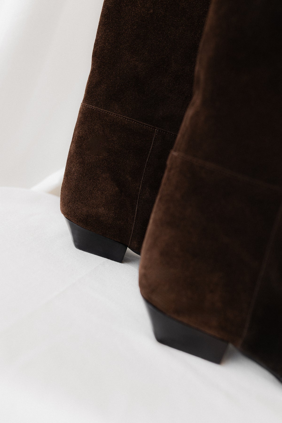 Bota Campera Ainhoa Ante Marrón Chocolate Tacón 2Cm