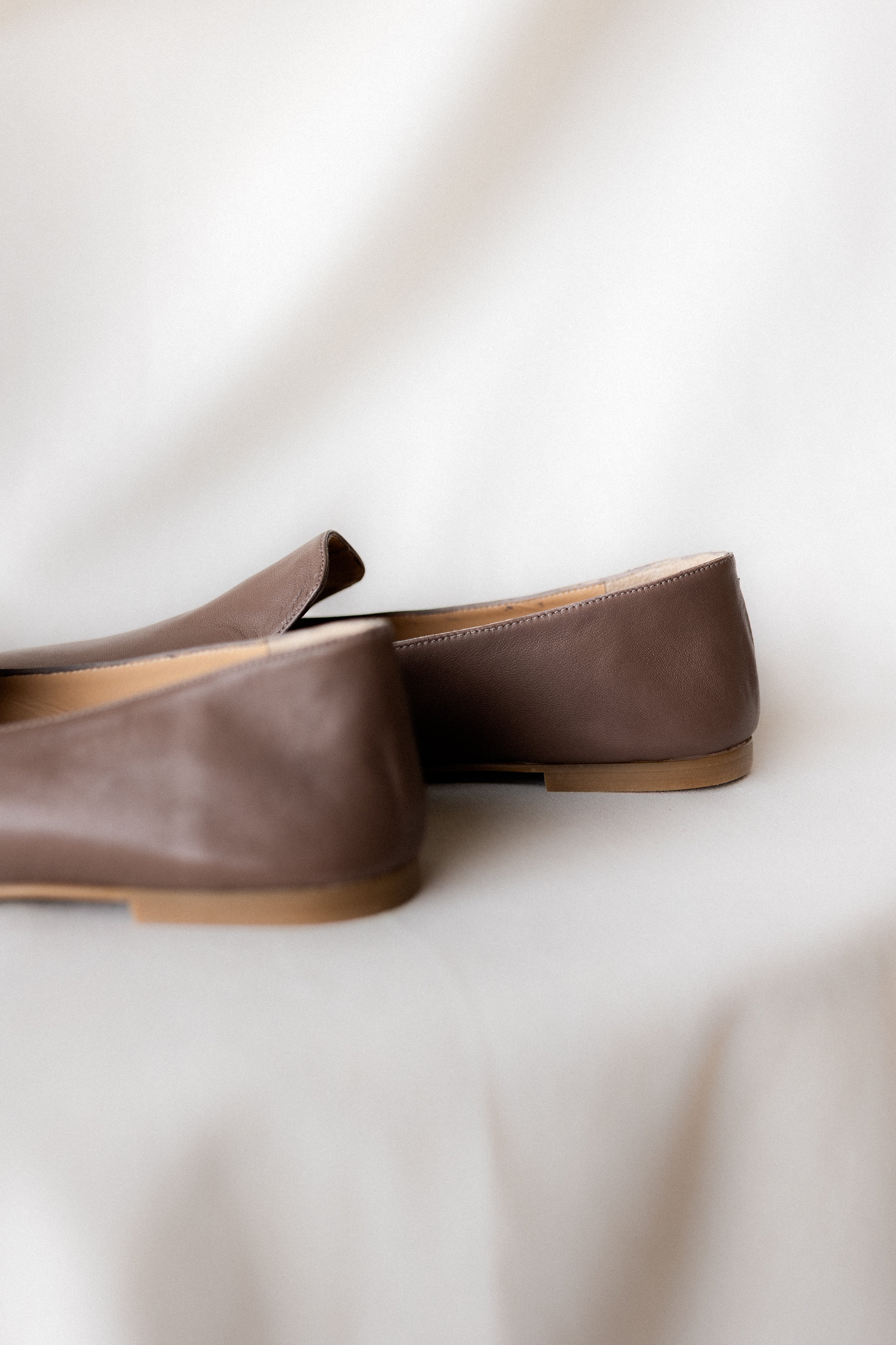 MOCASÍN BLANCA PIEL TAUPE
