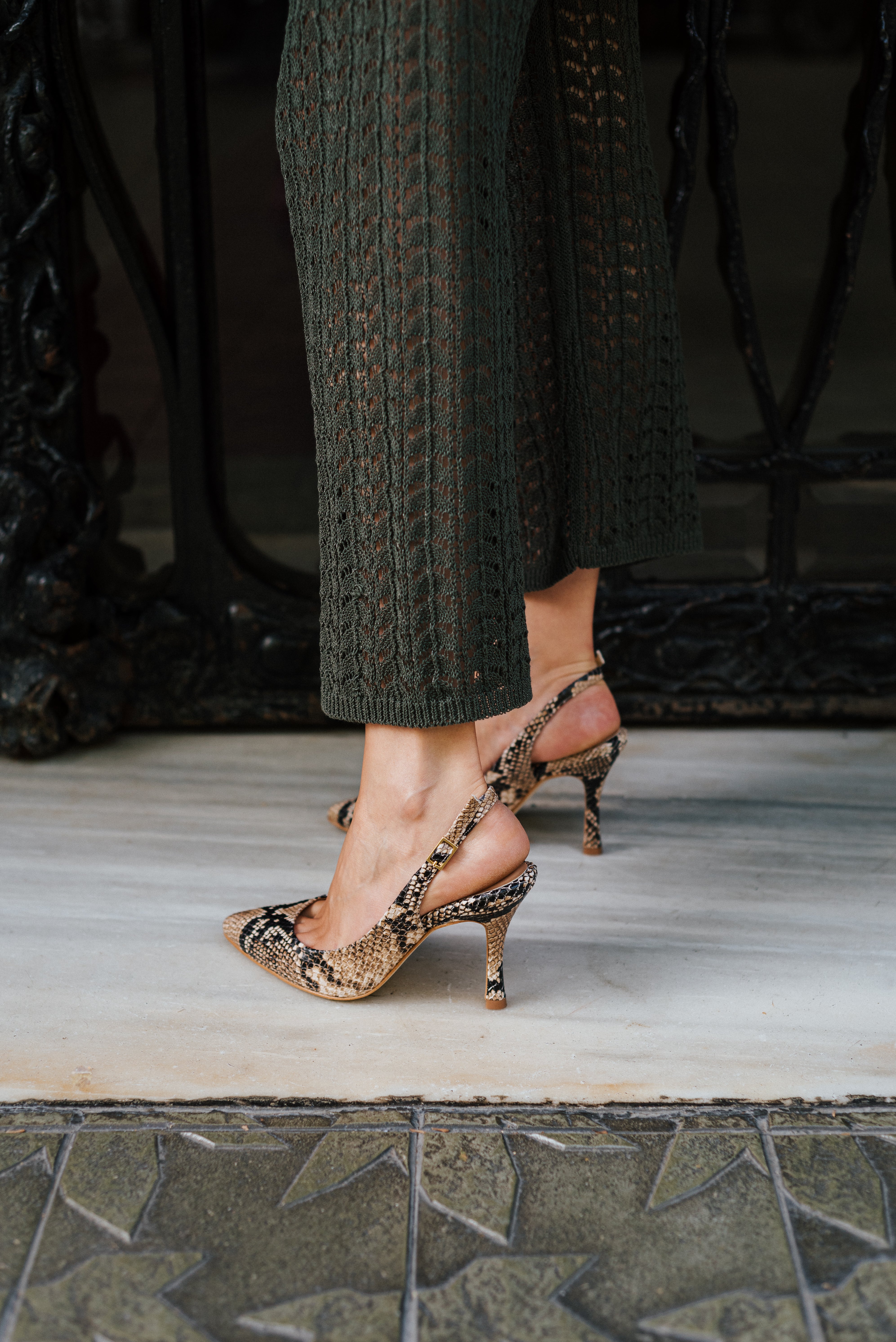 STILETTO PERLI EFECTO PITÓN ARENA TACÓN 8CM