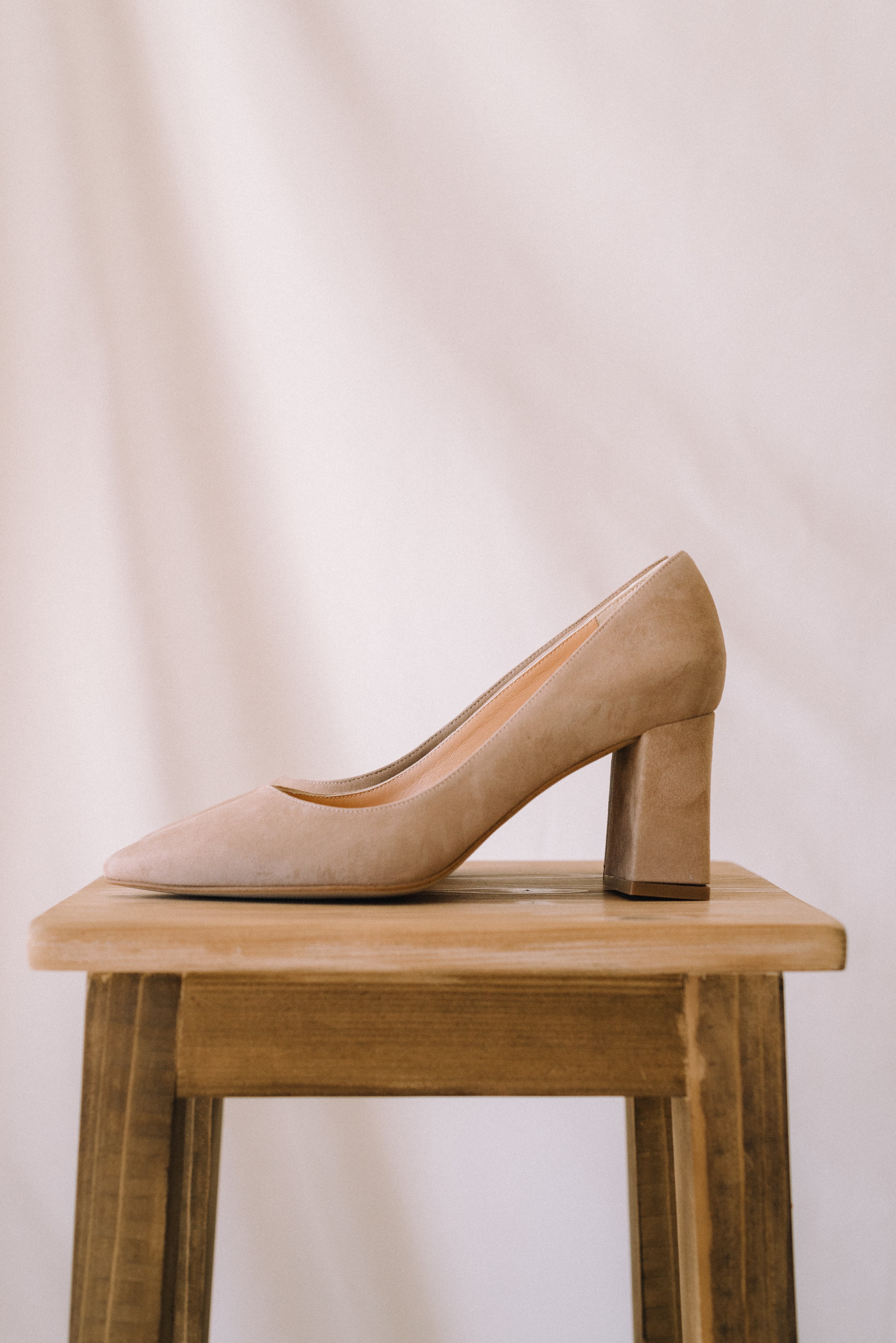STILETTO NÚRIA NATURAL SUEDE 6CM