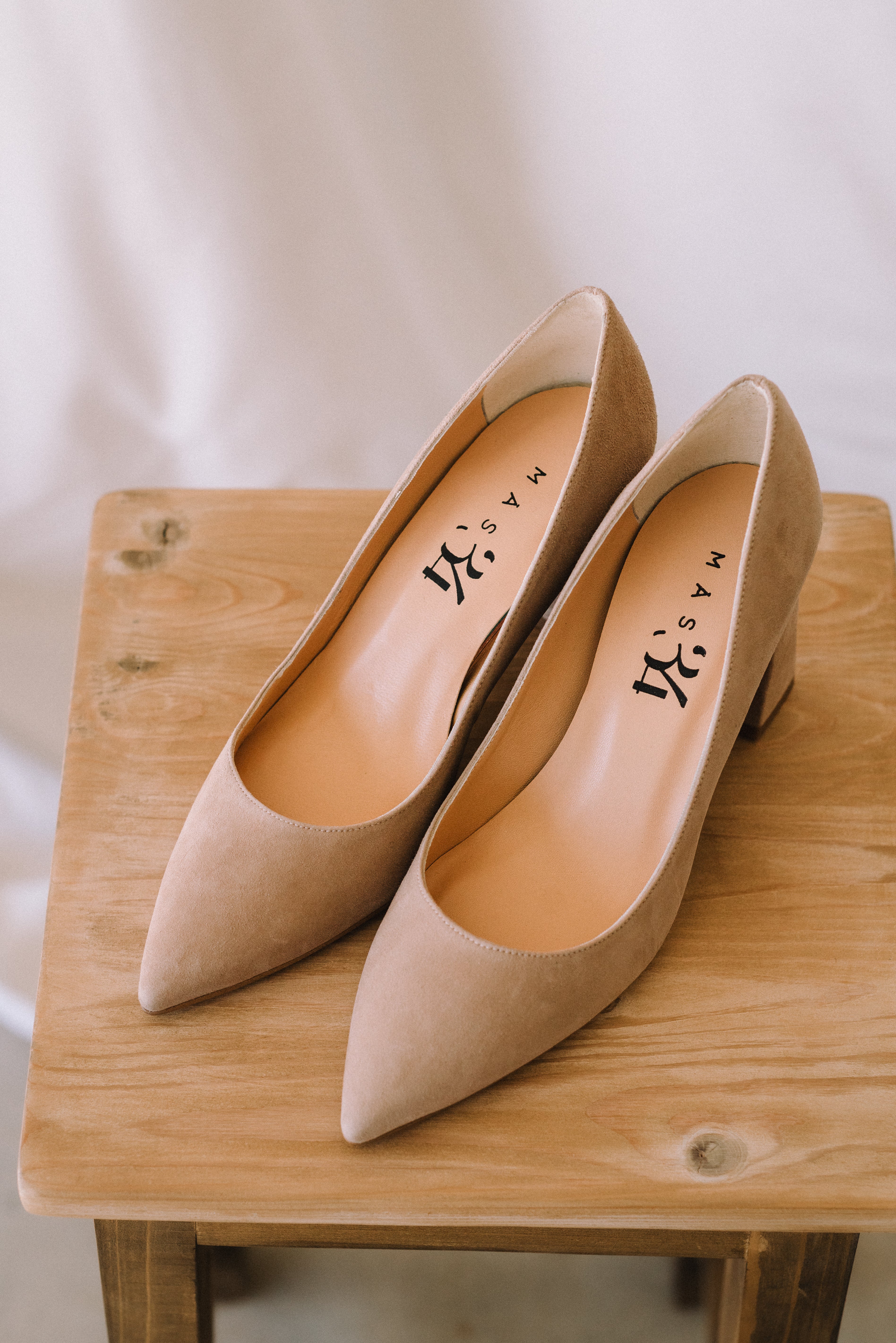 STILETTO NÚRIA NATURAL SUEDE 6CM