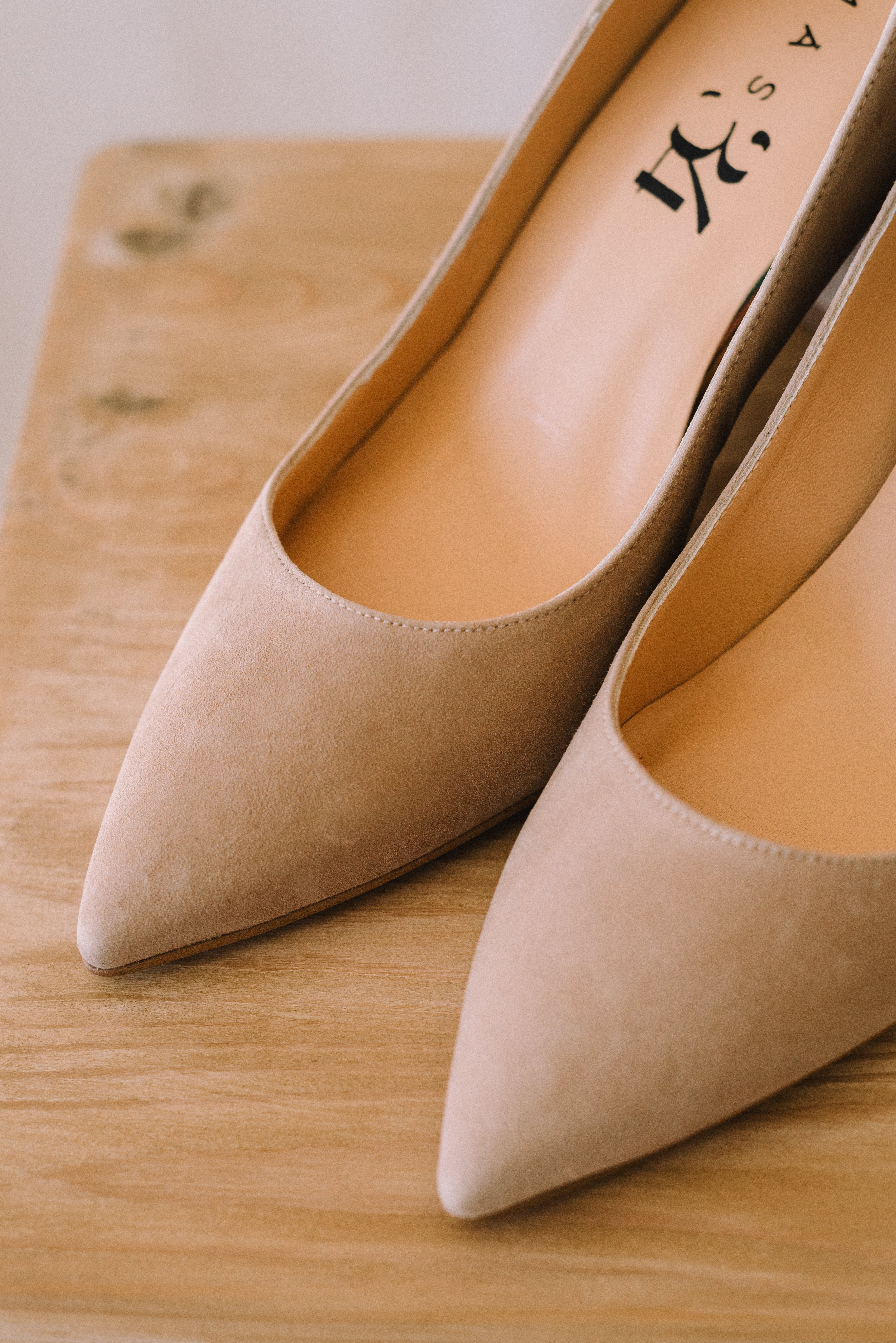 STILETTO NÚRIA NATURAL SUEDE 6CM