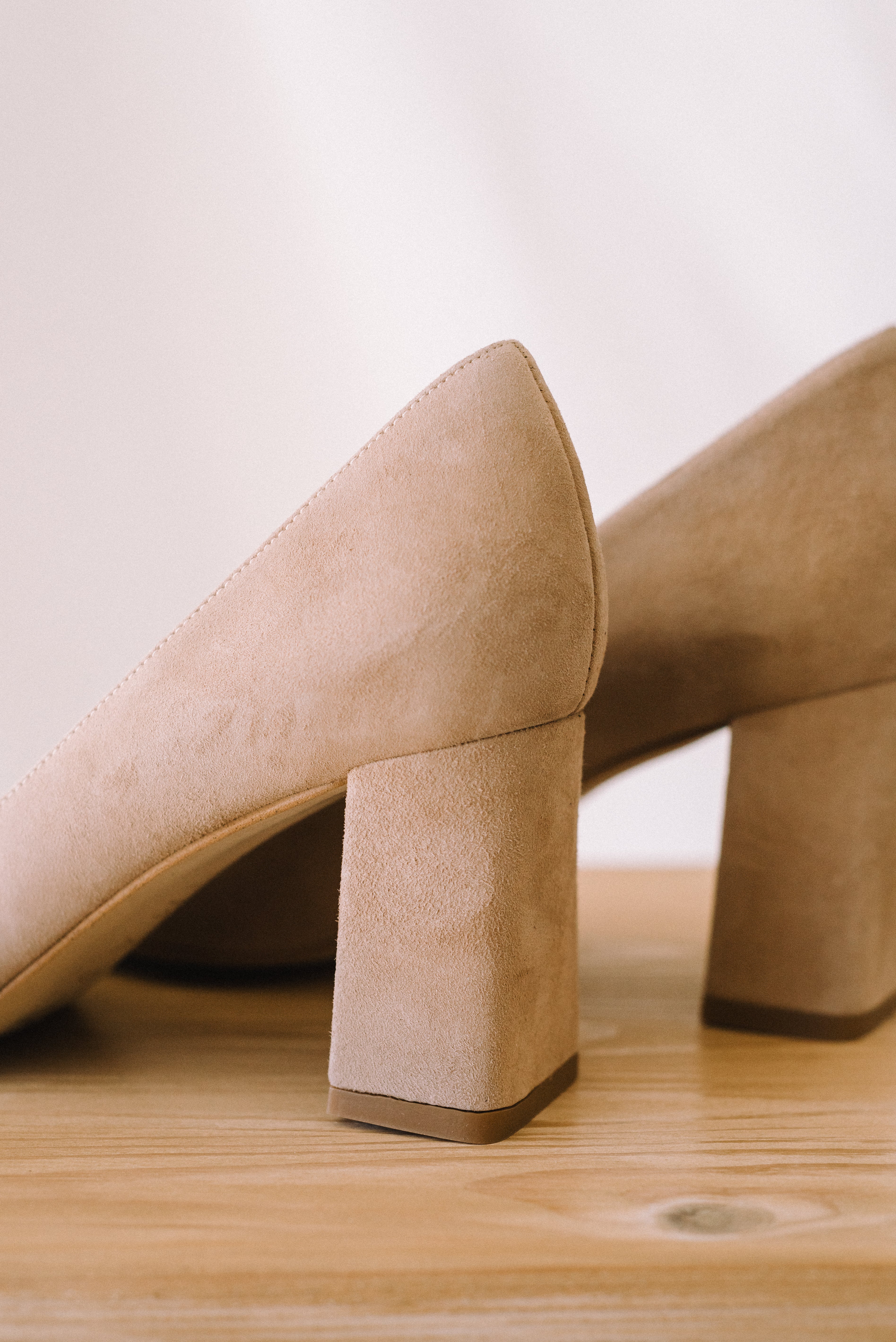 STILETTO NÚRIA NATURAL SUEDE 6CM