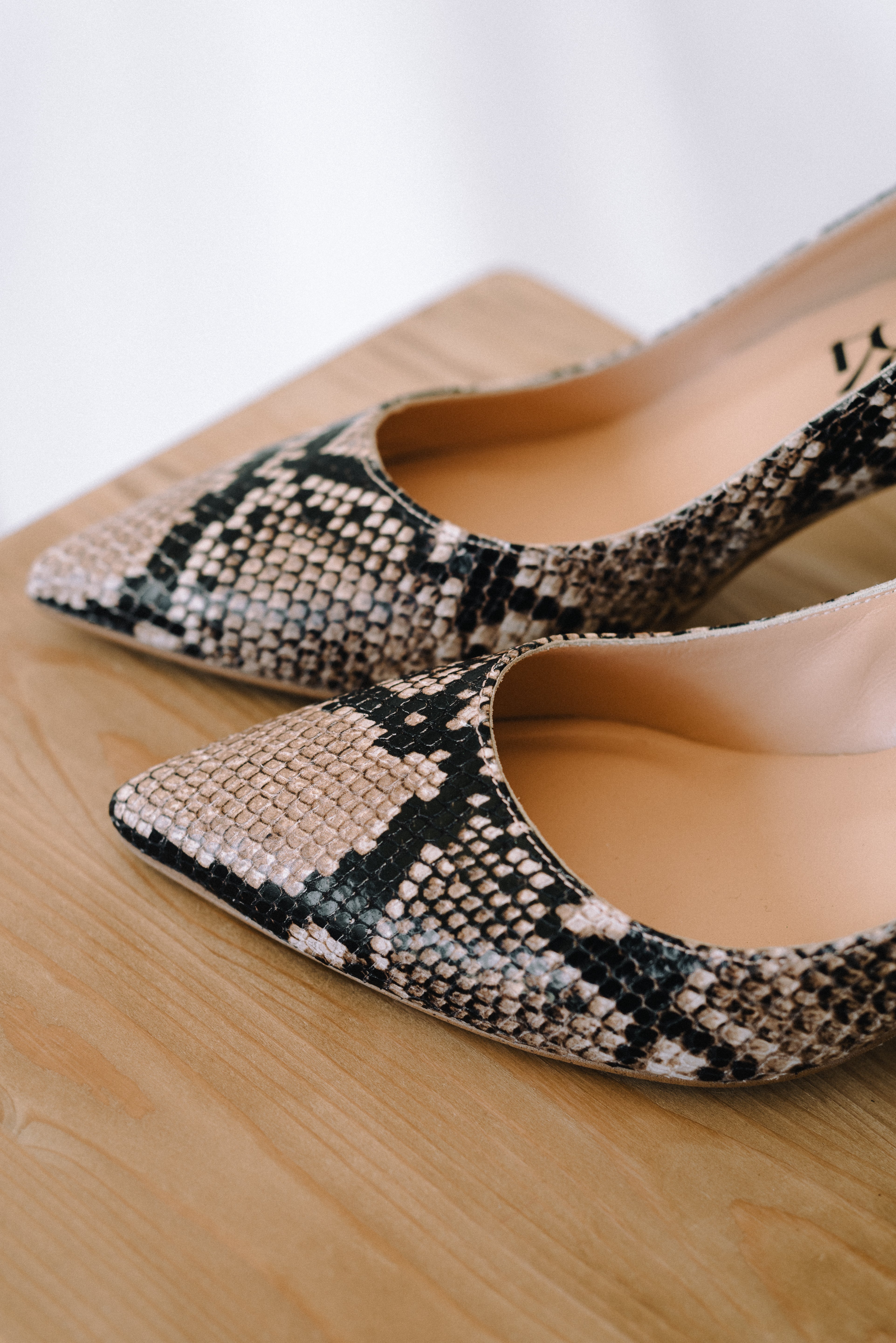 STILETTO NÚRIA PIEL EFECTO PITÓN ARENA 6CM