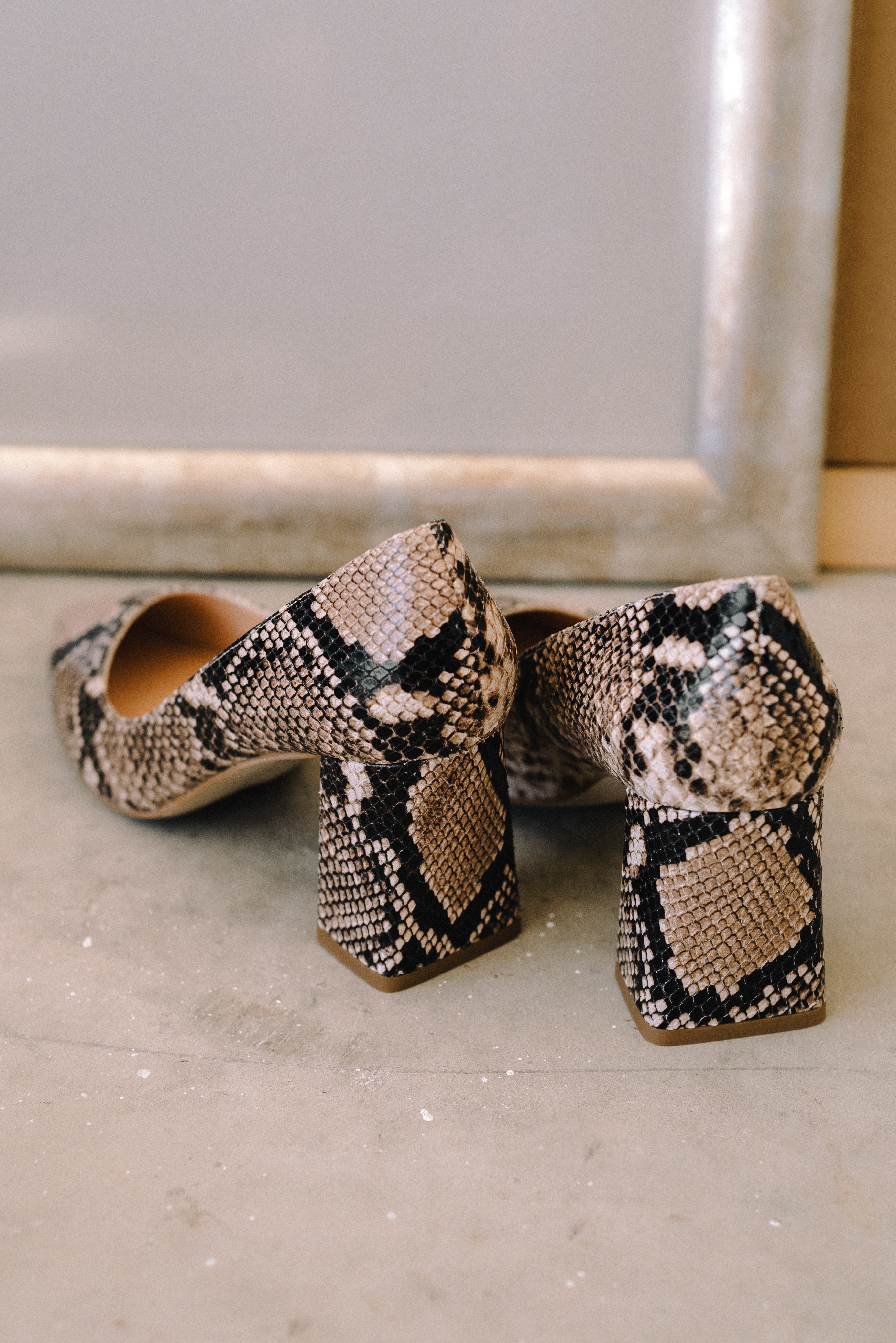 STILETTO NÚRIA PIEL EFECTO PITÓN ARENA 6CM