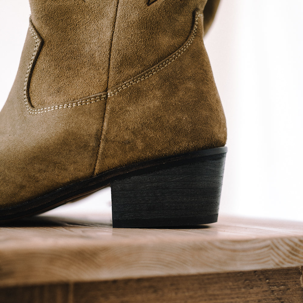 LUIS COWBOY BOOT KHAKI SUEDE 4CM HEEL