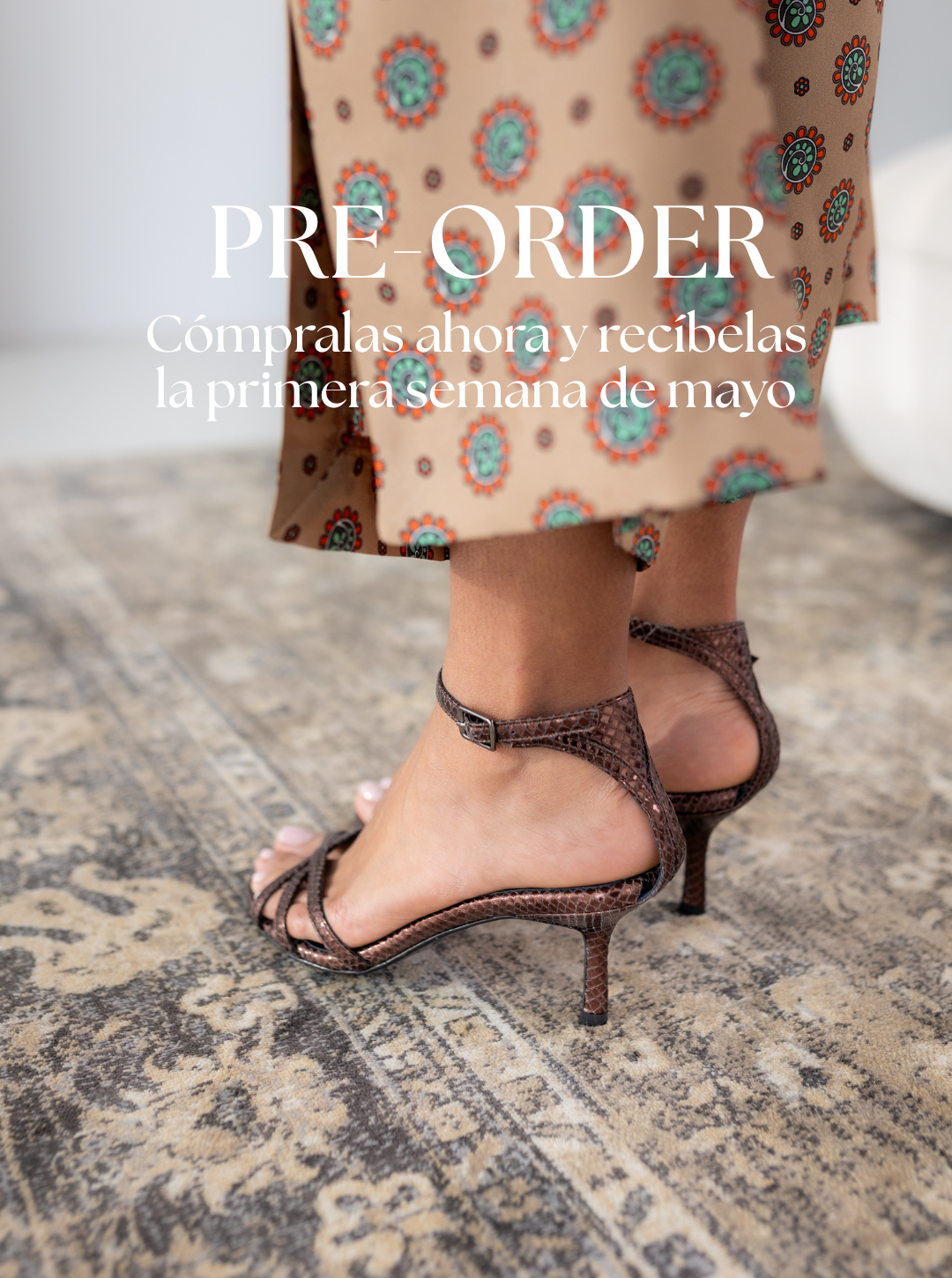 SANDALIA ANDY PIEL LAMINADO CAFÉ TACÓN 6CM