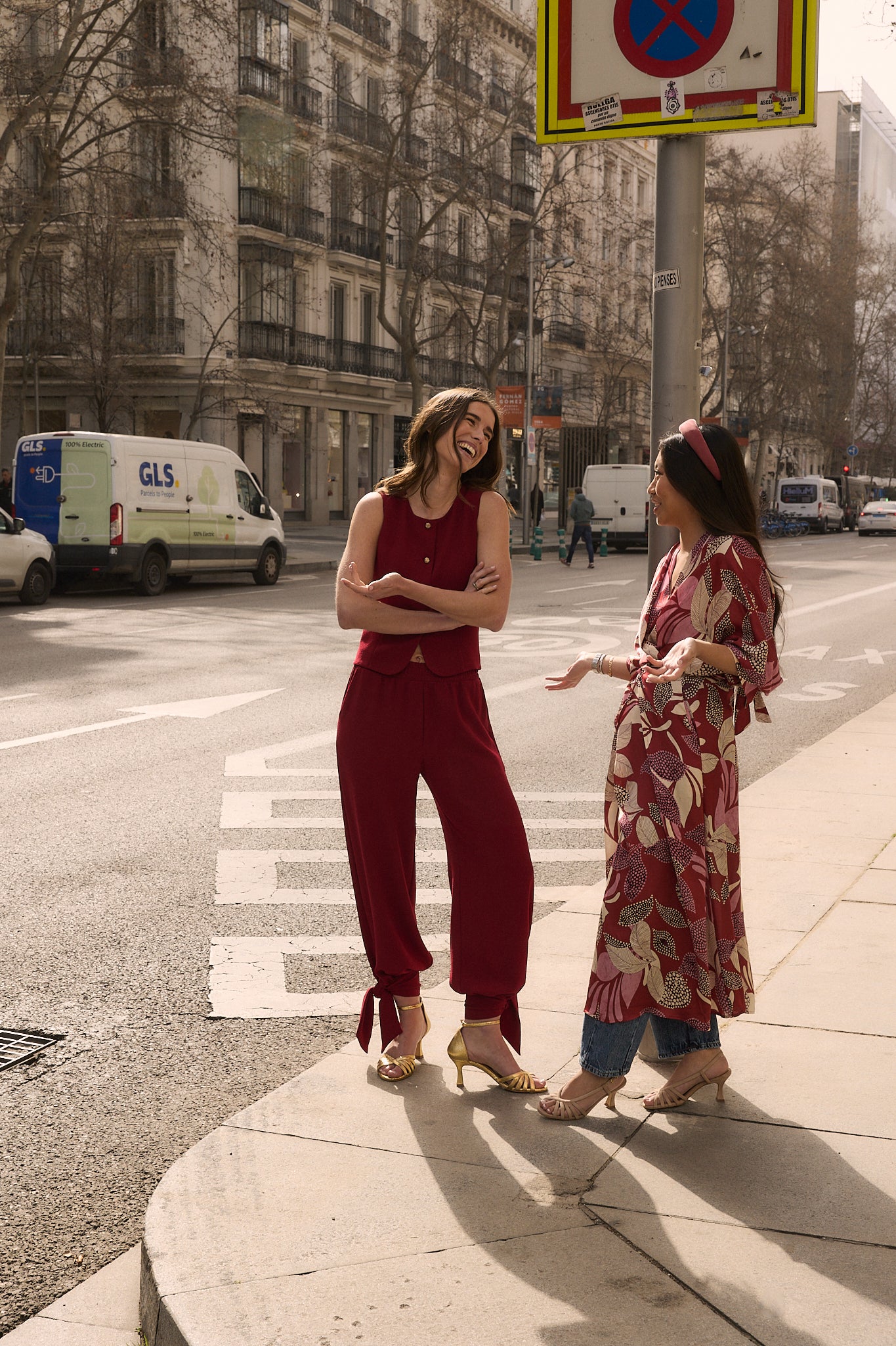 SANDALIA MIA PIEL EFECTO PITÓN ORO TACÓN 6CM