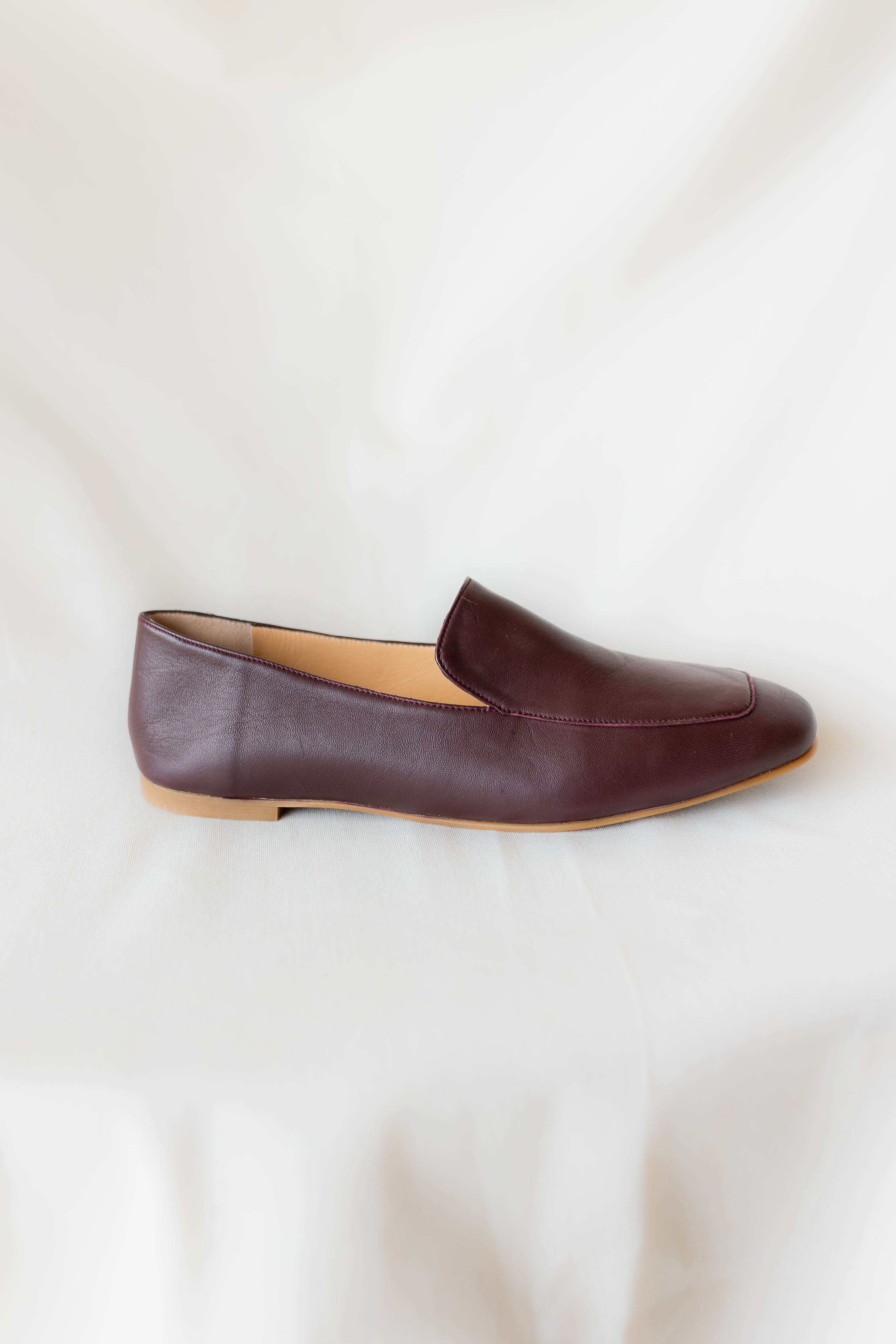 MOCASÍN BLANCA PIEL BURDEOS