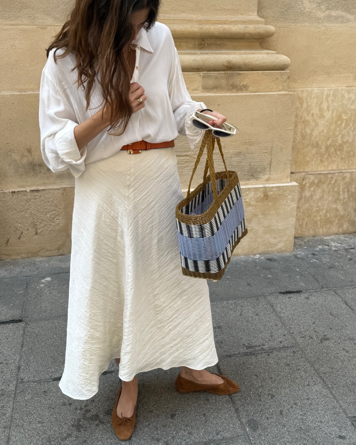 BAILARINA MONTSE LAZO ANTE MARRÓN