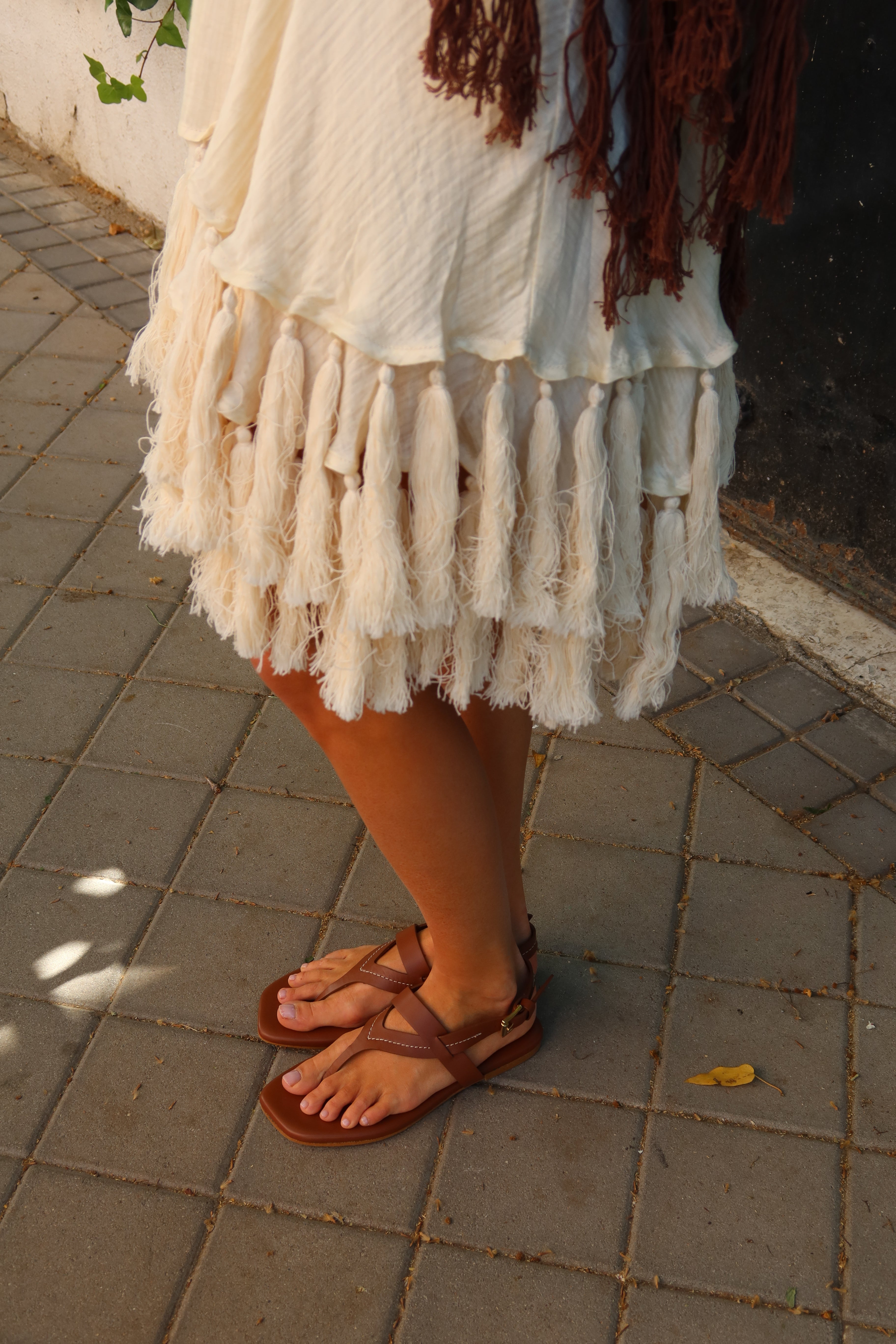 MAX FLAT SANDAL IN NUDE EMBOSSED LEATHER