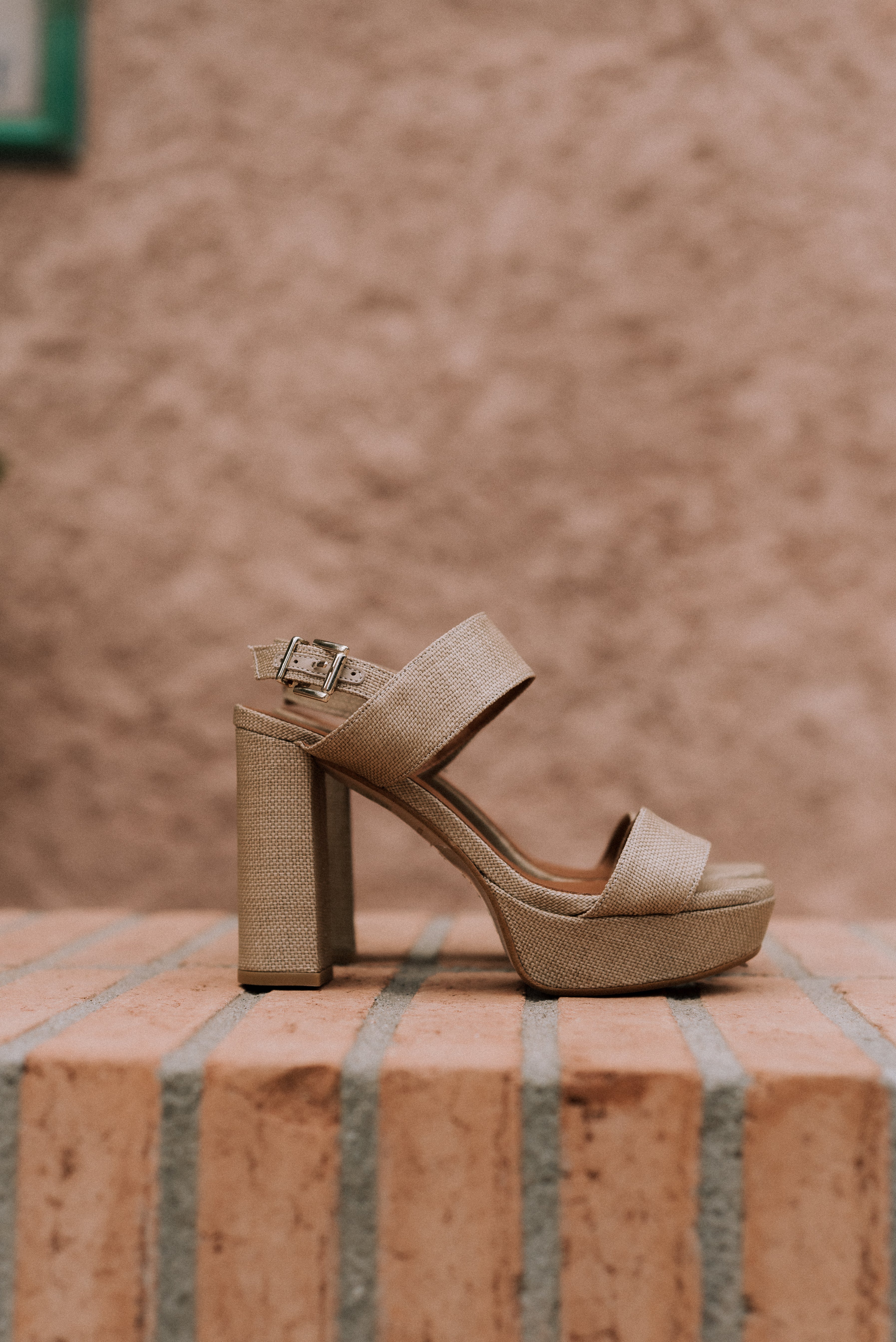SANDALIA MÓNICA TACÓN 10CM PLATAFORMA LINO NATURAL