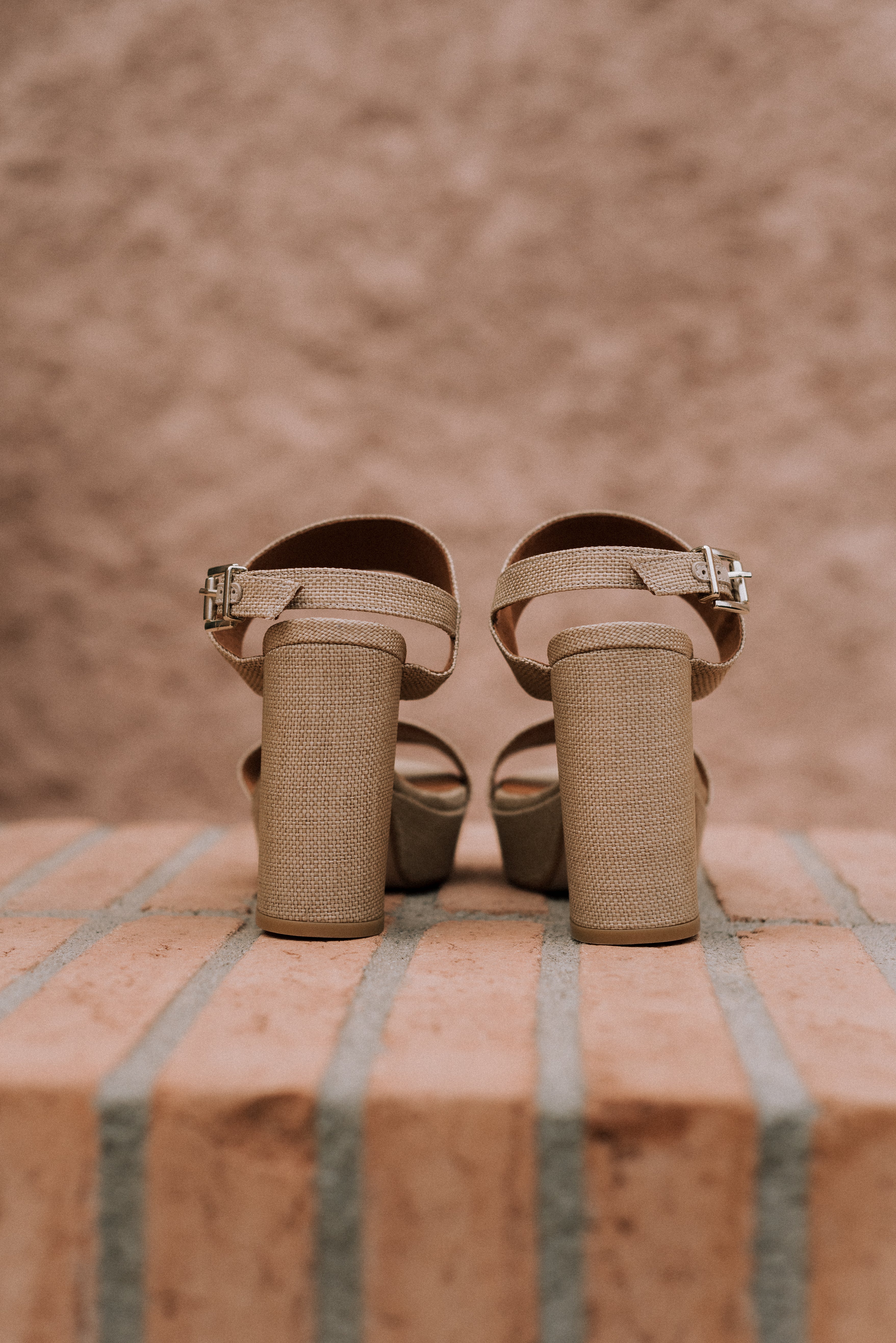 SANDALIA MÓNICA TACÓN 10CM PLATAFORMA LINO NATURAL