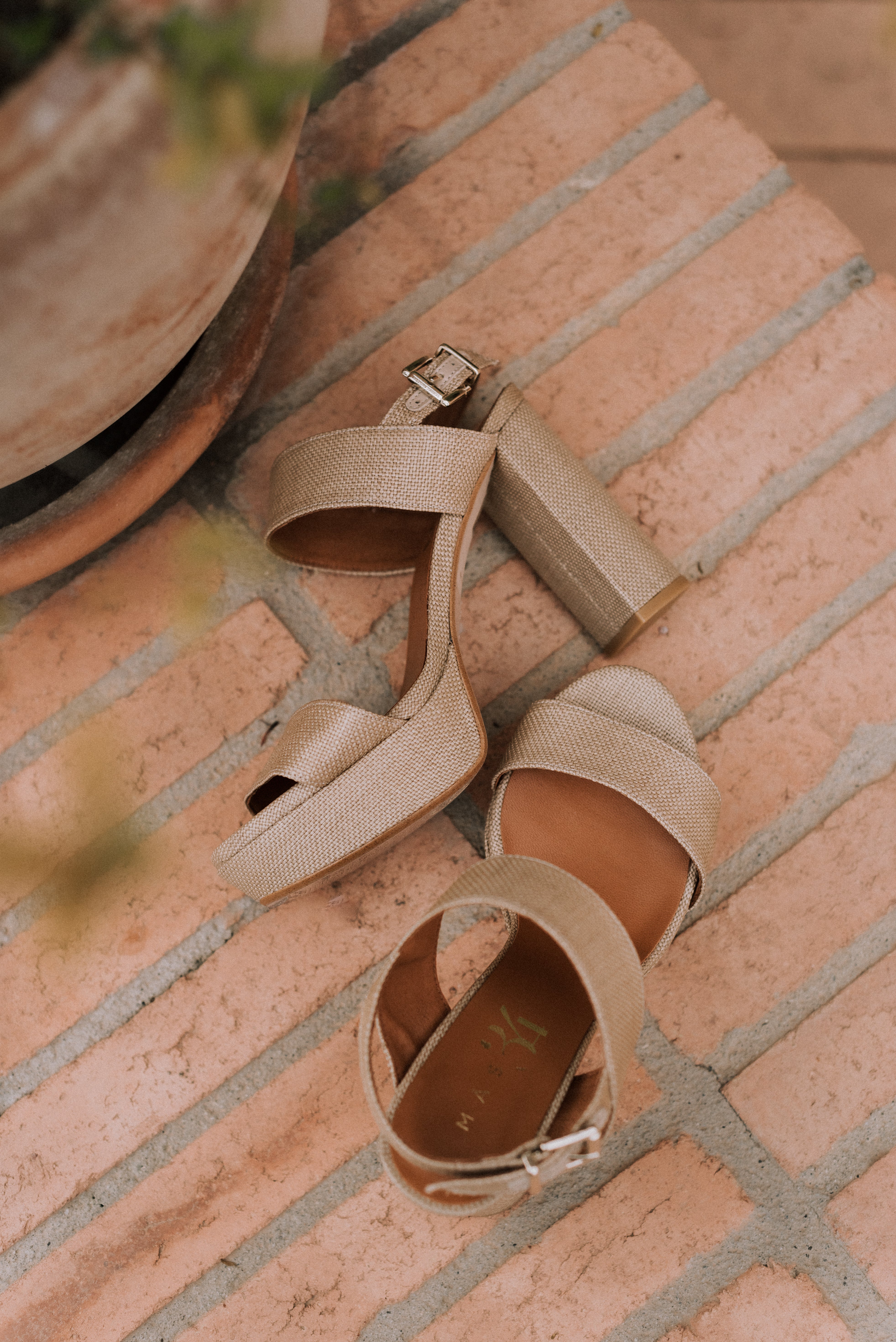 SANDALIA MÓNICA TACÓN 10CM PLATAFORMA LINO NATURAL