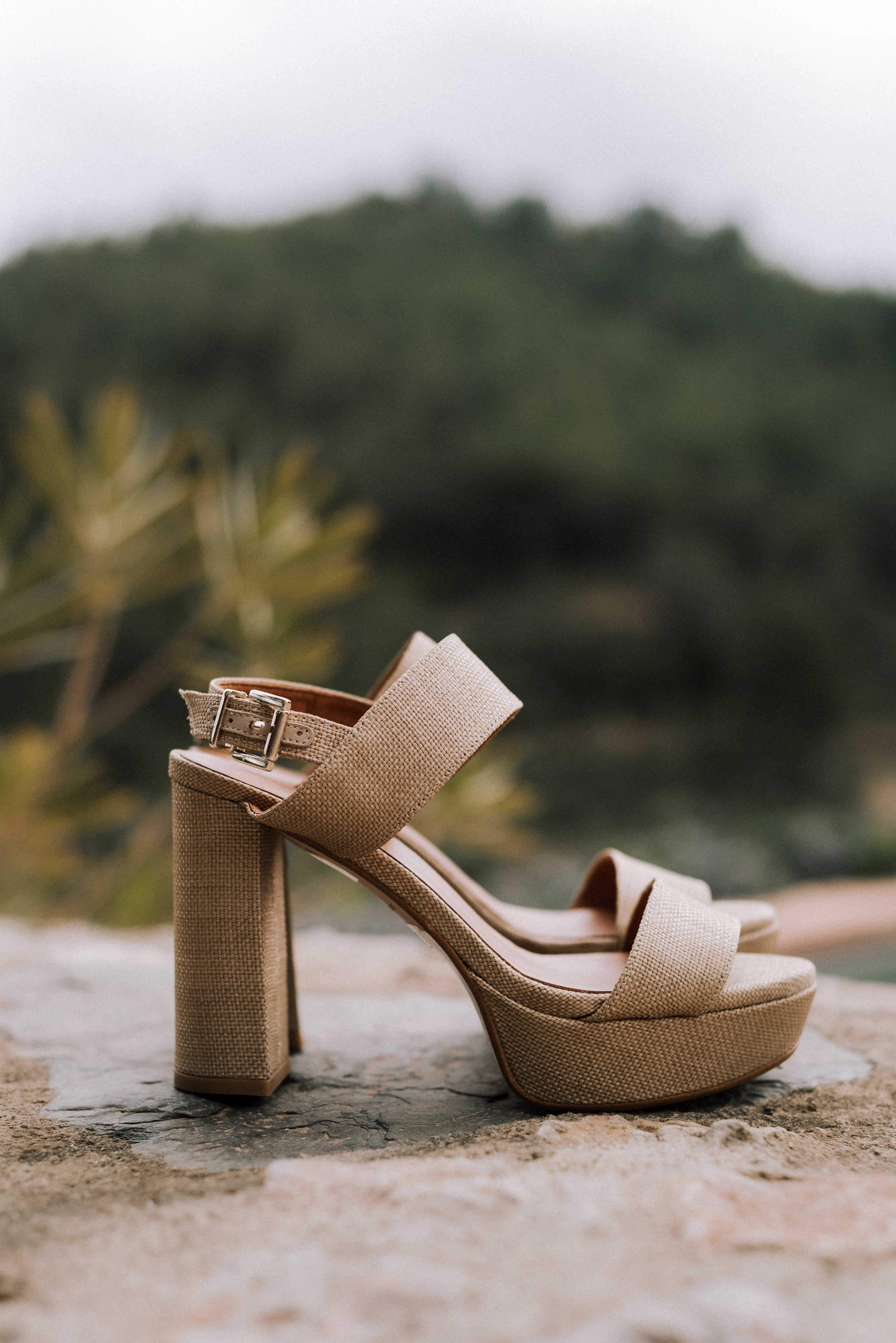 SANDALIA MÓNICA TACÓN 10CM PLATAFORMA LINO NATURAL