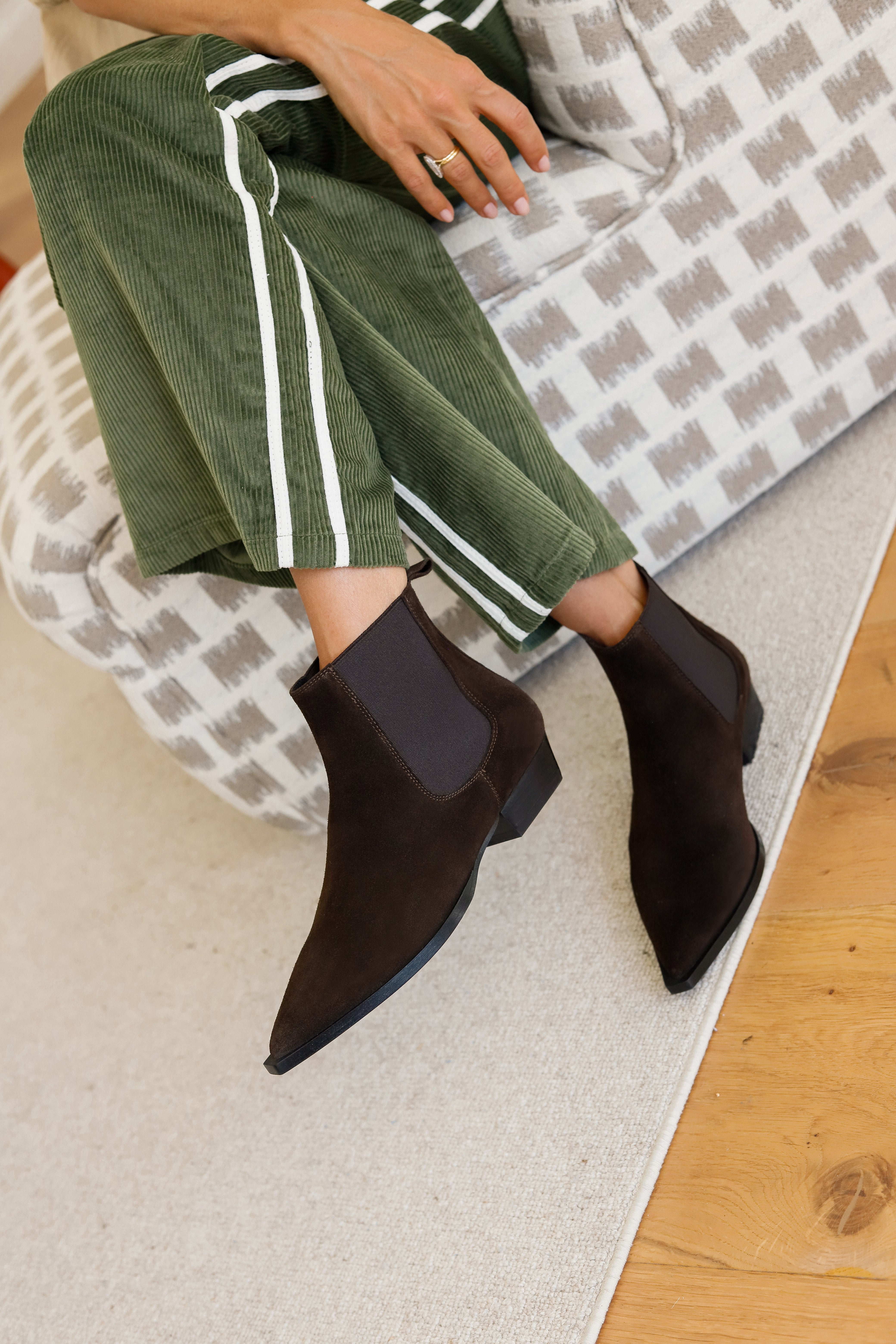 BOTÍN MENCIA ANTE MARRÓN CHOCOLATE TACÓN 2CM