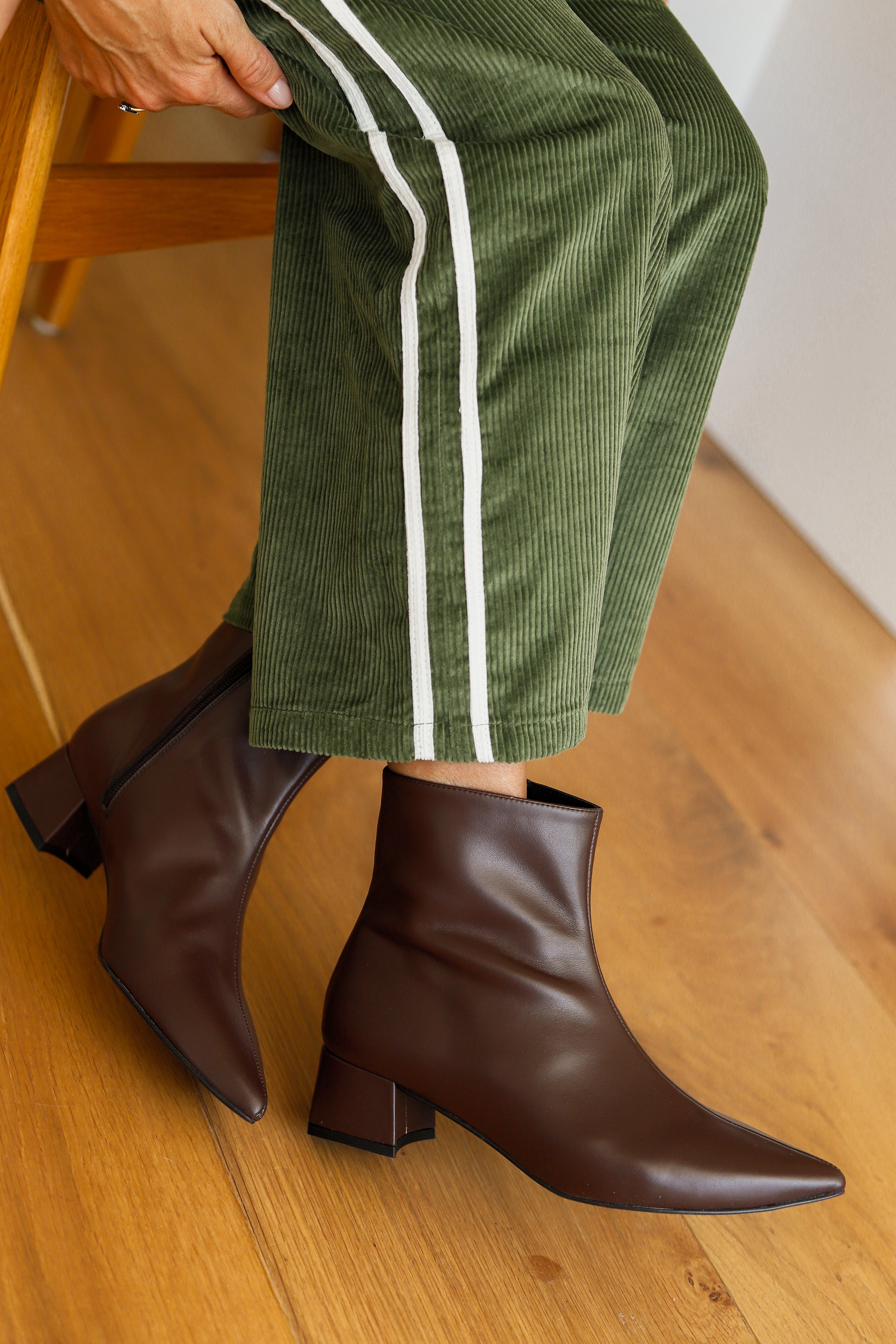 BOTÍN SILVIA PIEL MARRÓN TACÓN 4CM