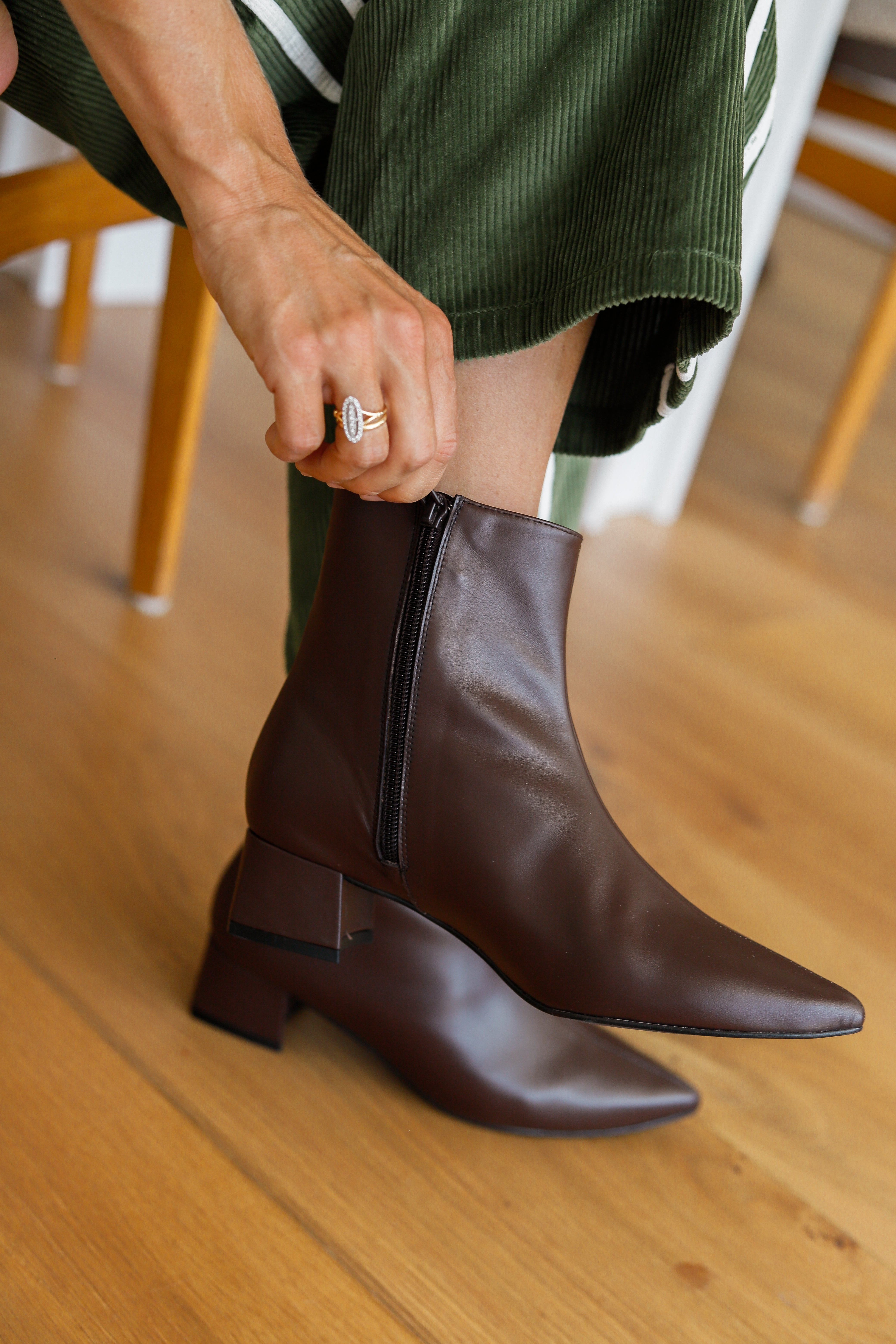 BOTÍN SILVIA PIEL MARRÓN TACÓN 4CM