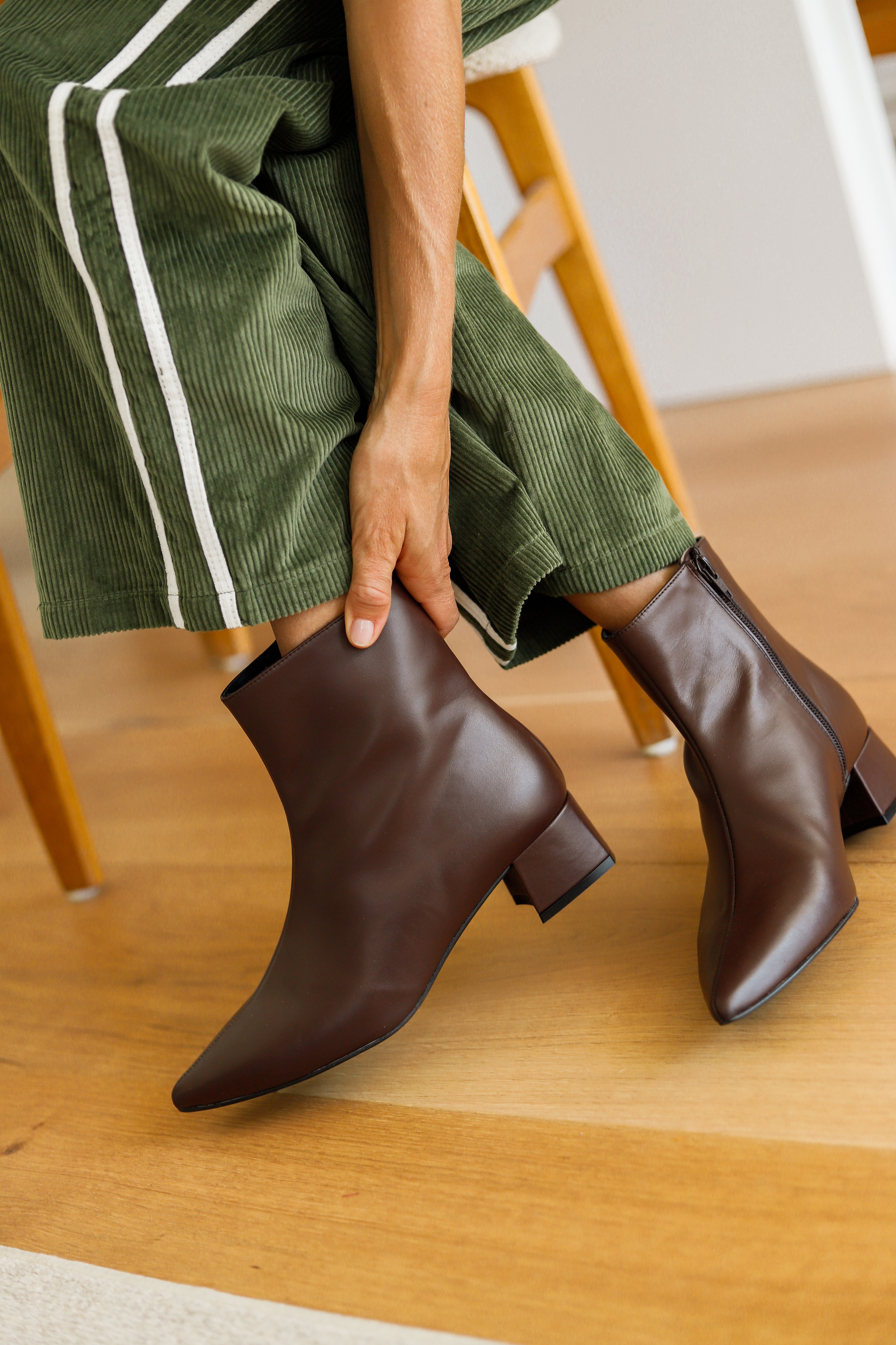 BOTÍN SILVIA PIEL MARRÓN TACÓN 4CM