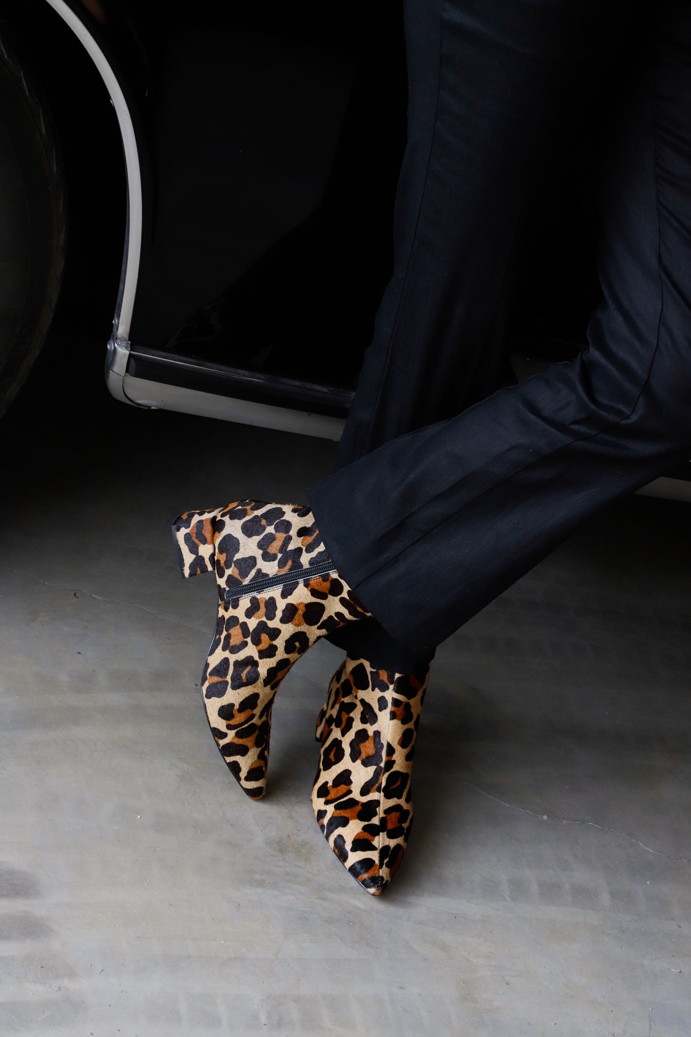 BOTÍN SILVIA PIEL EFECTO POTRO LEOPARDO TACÓN 4CM