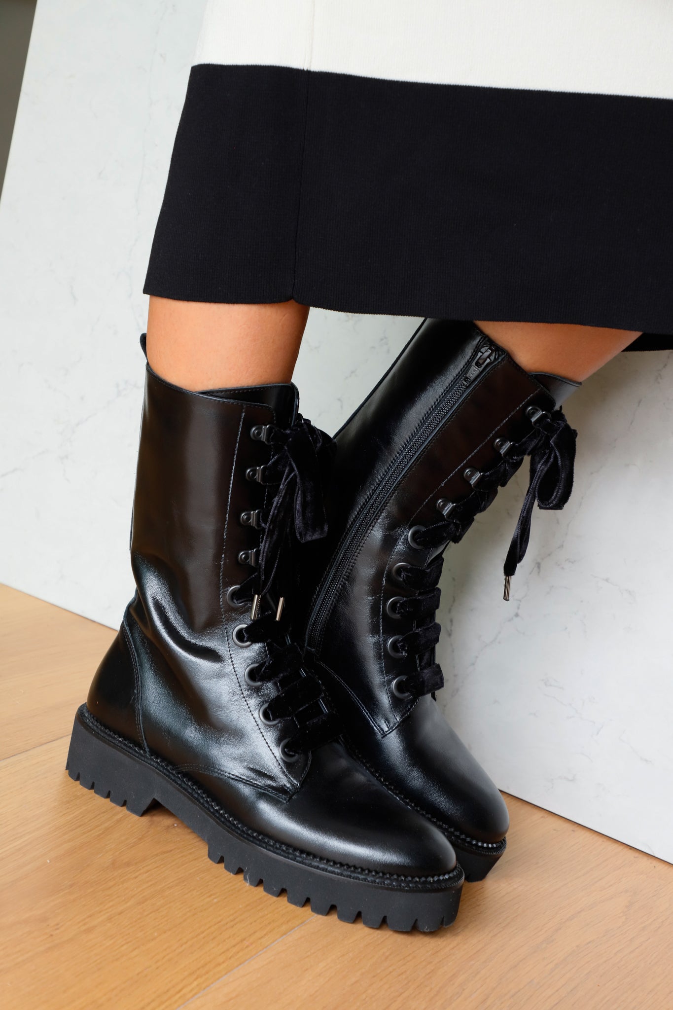 BOTA MOTERA CARLOTA PIEL NEGRO 4CM