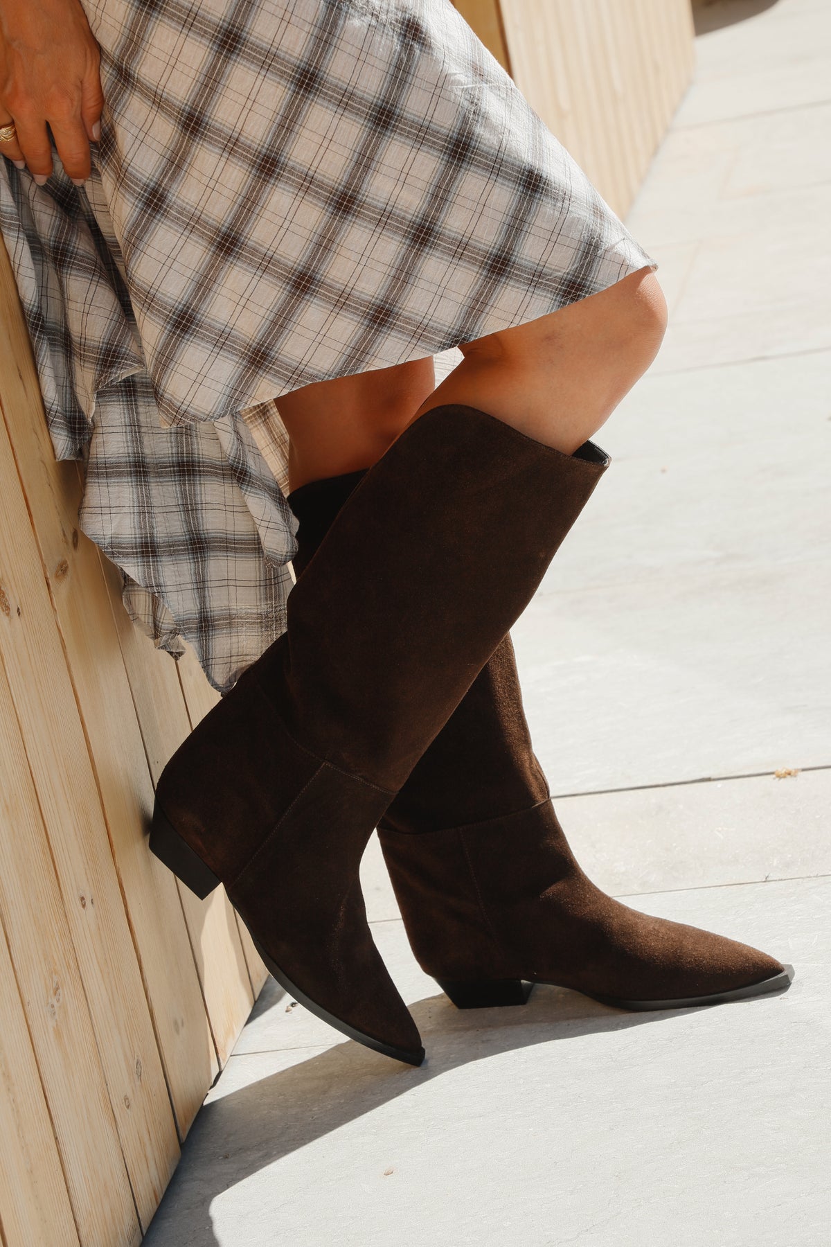 Bota Campera Ainhoa Ante Marrón Chocolate Tacón 2Cm