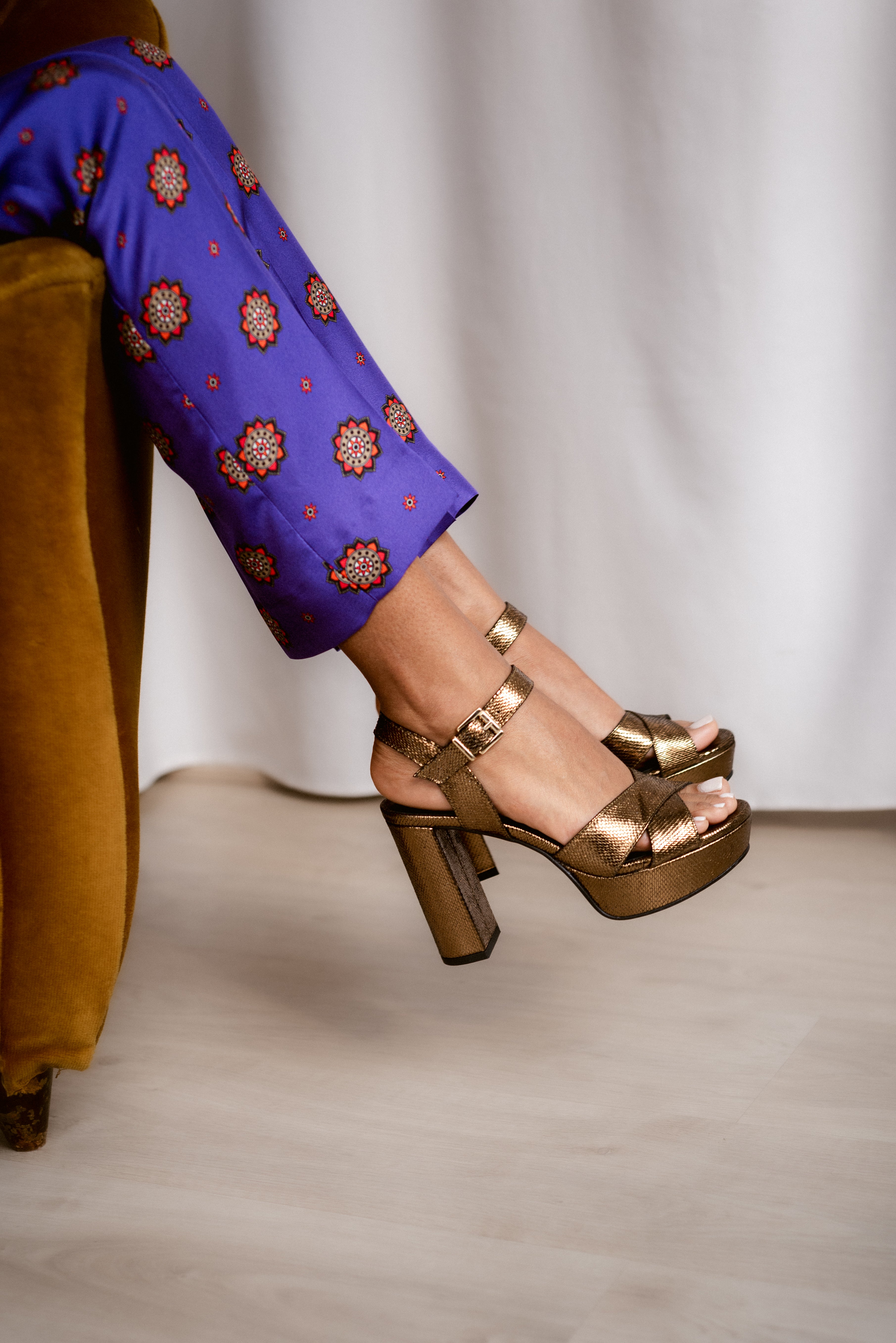 SANDALIA MARTINA PIEL GRABADA COBRE TACÓN 10CM