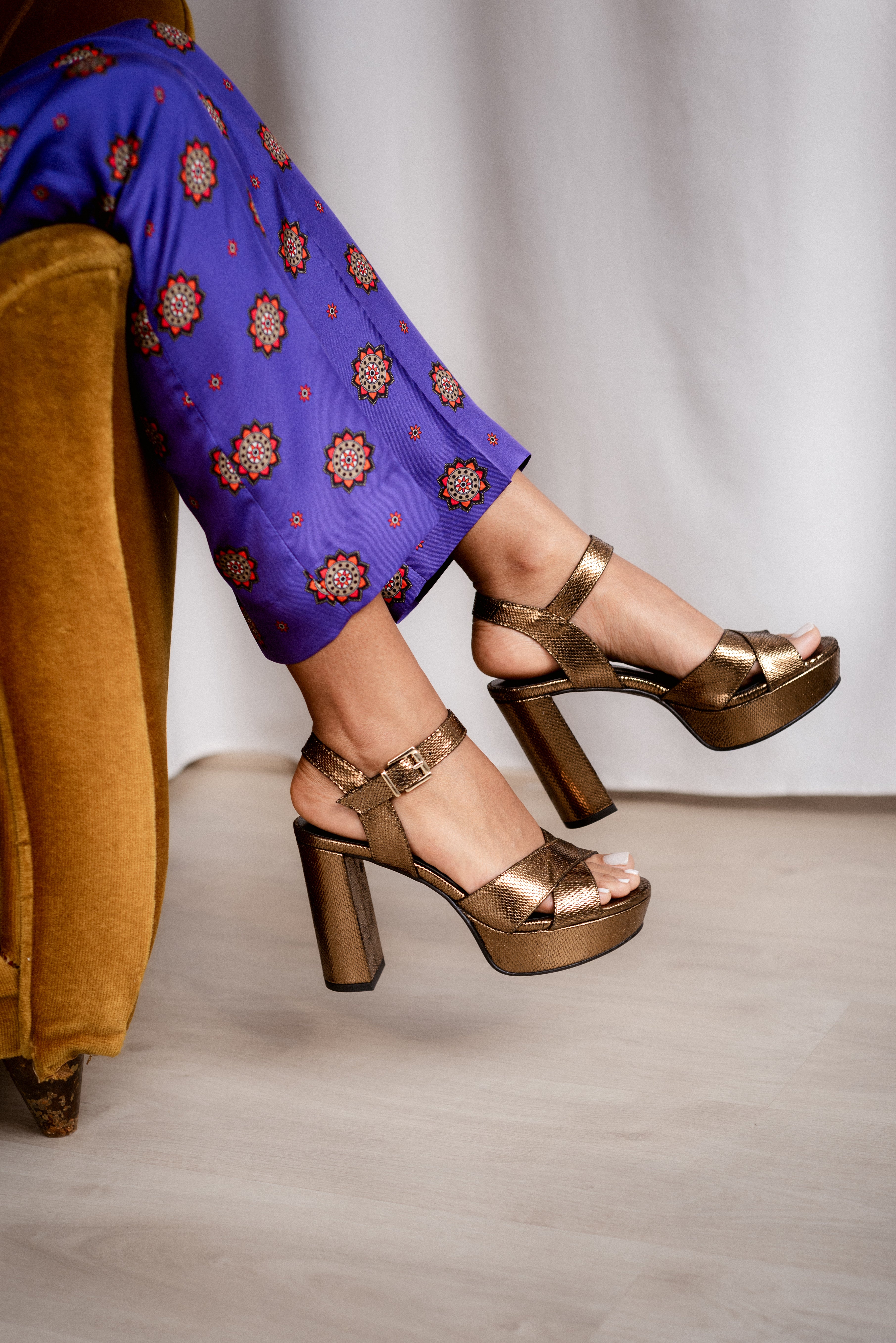 SANDALIA MARTINA PIEL GRABADA COBRE TACÓN 10CM