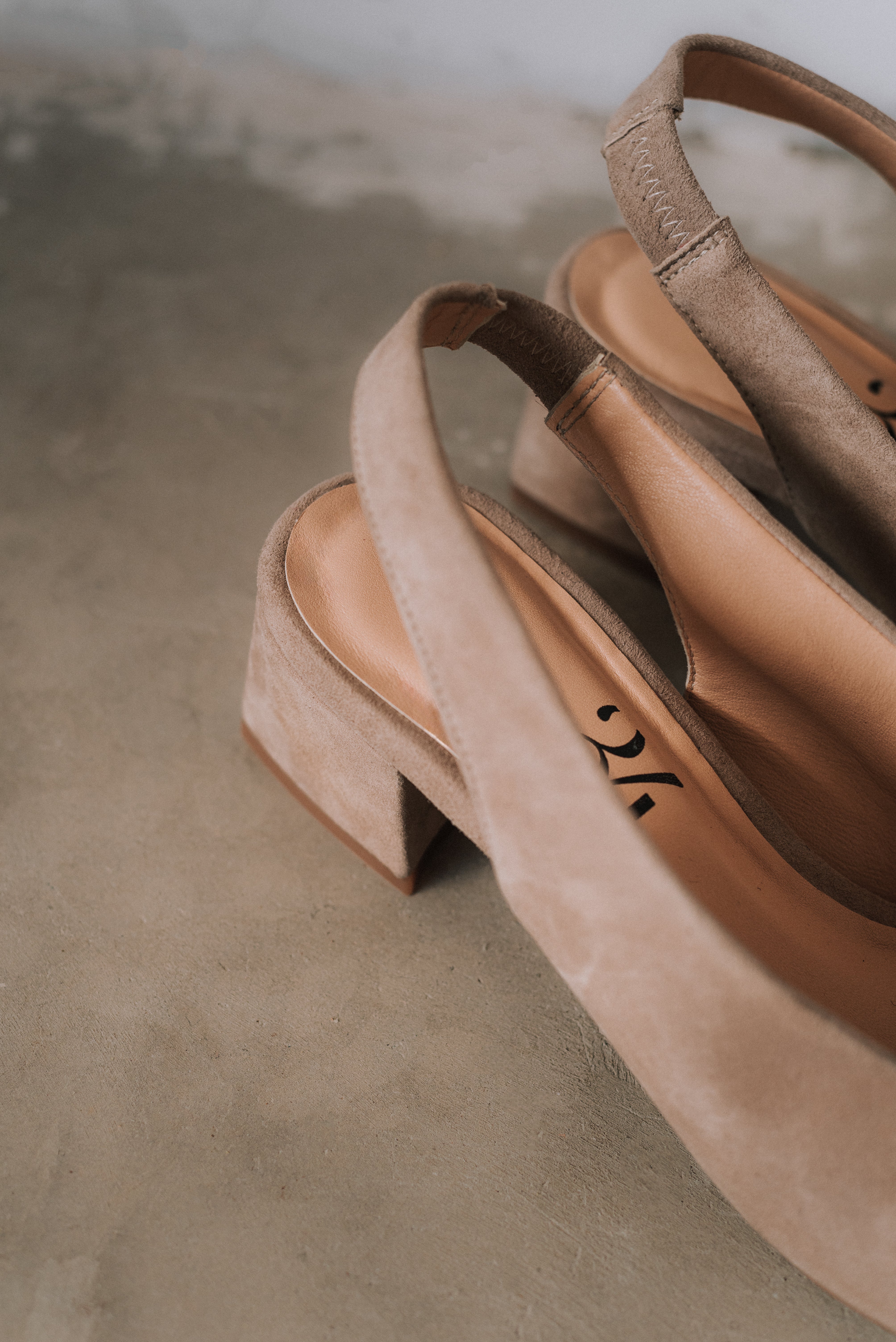 STILETTO GRETA NATURAL SUEDE 4CM HEEL