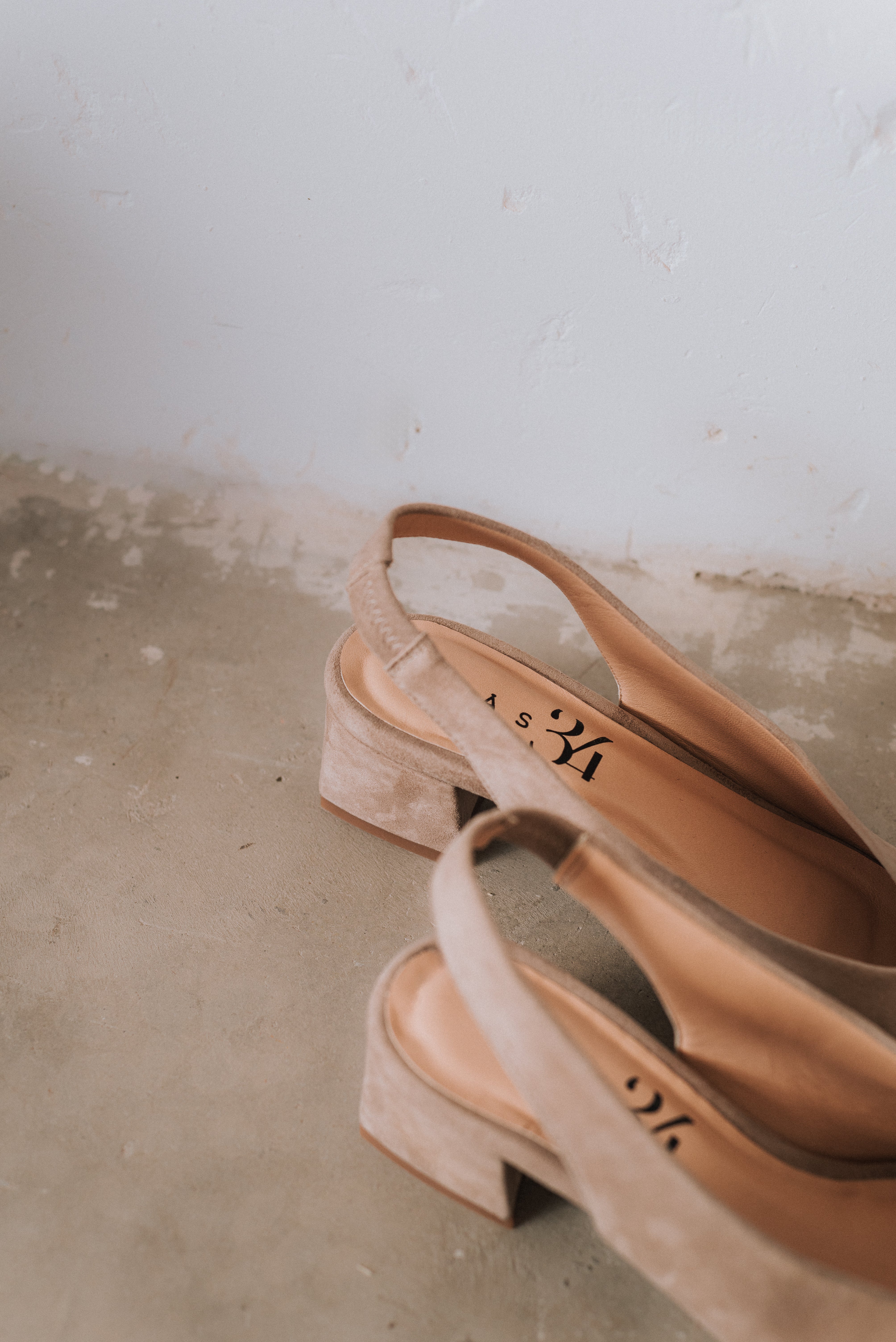 STILETTO GRETA NATURAL SUEDE 4CM HEEL