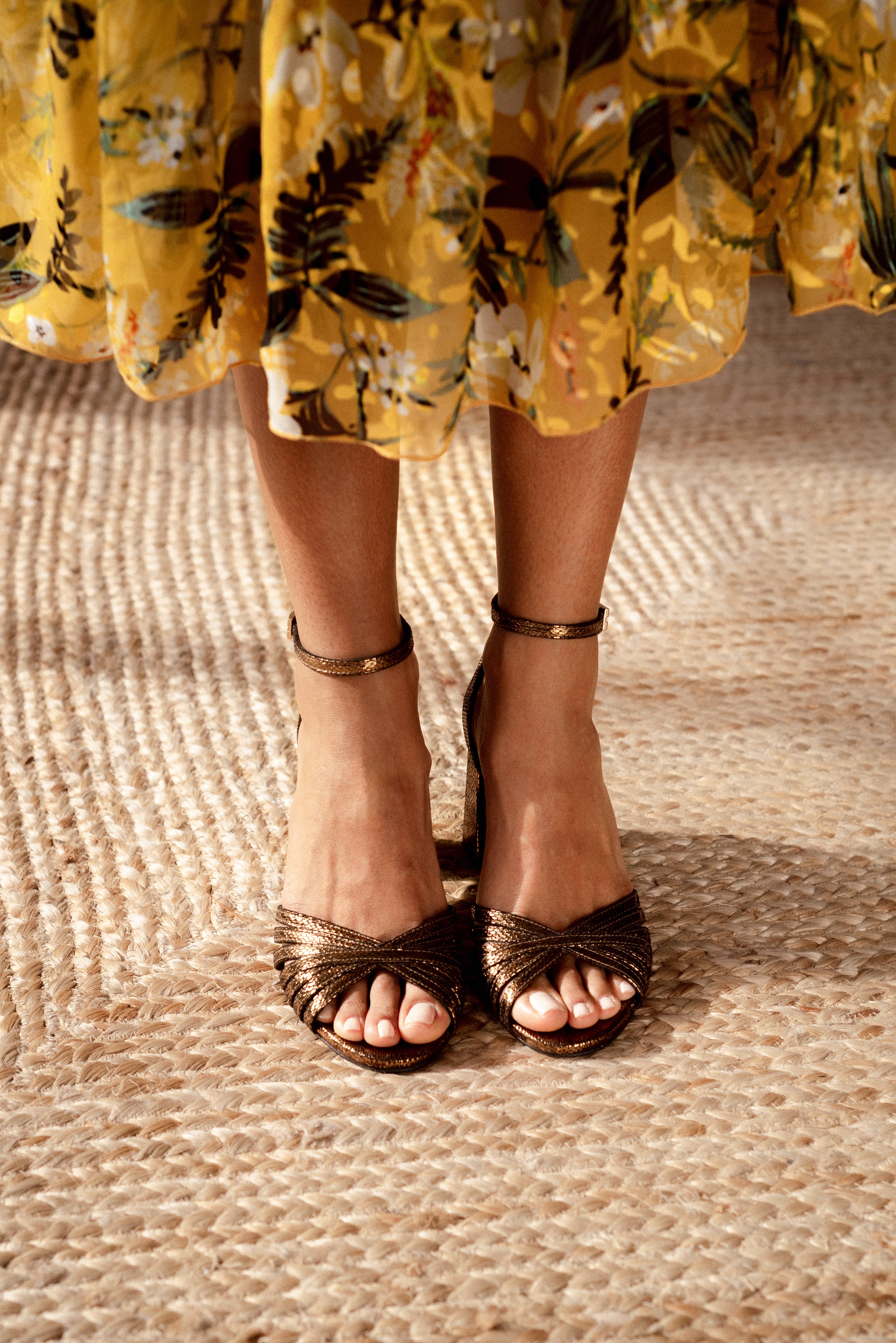 SANDALIA AITANA PIEL GRABADA BRONCE TACÓN 6CM