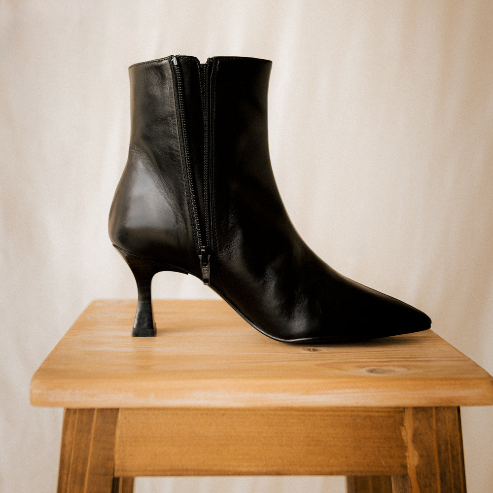 BOTÍN ARES PIEL NEGRA TACÓN 6CM