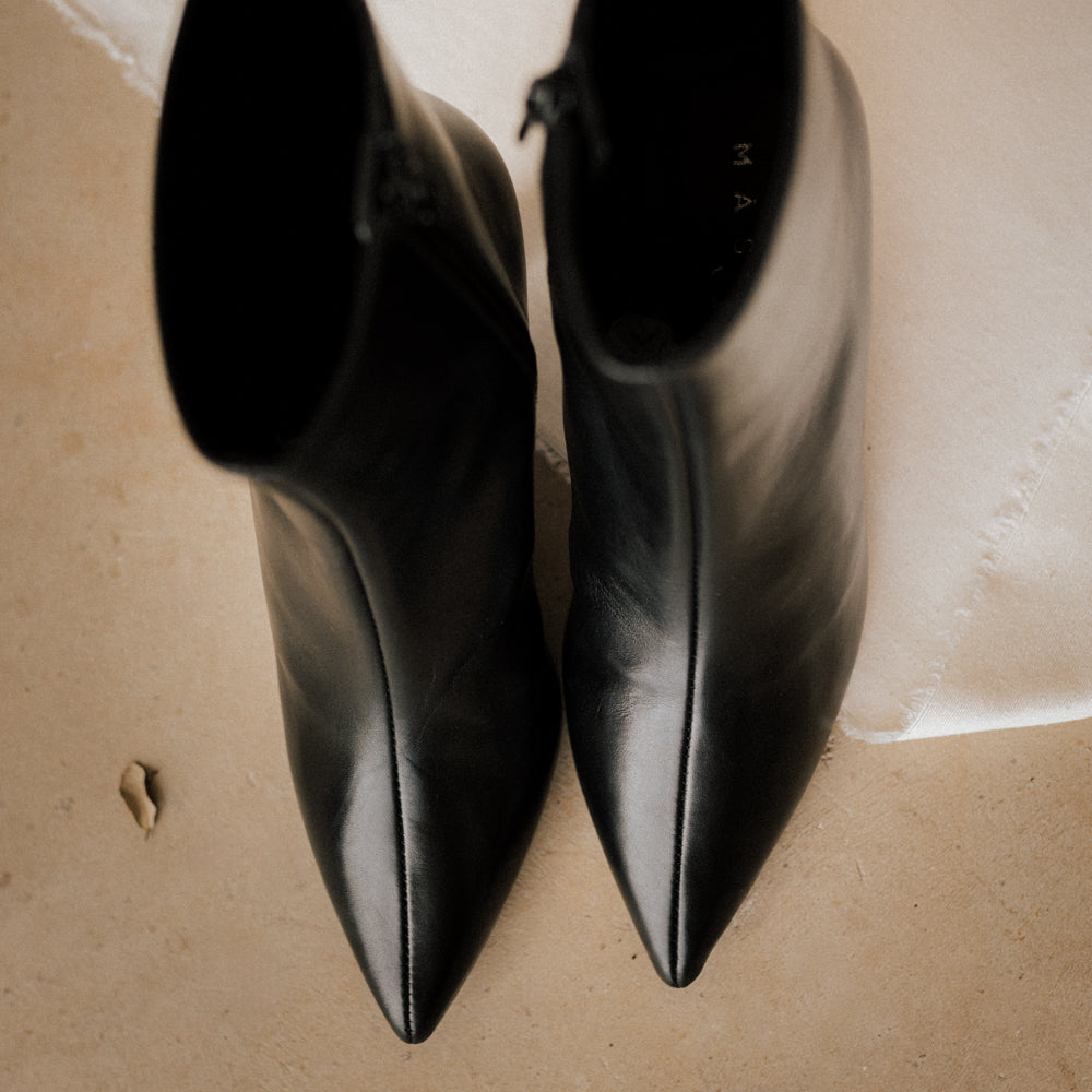 BOTÍN ARES PIEL NEGRA TACÓN 6CM