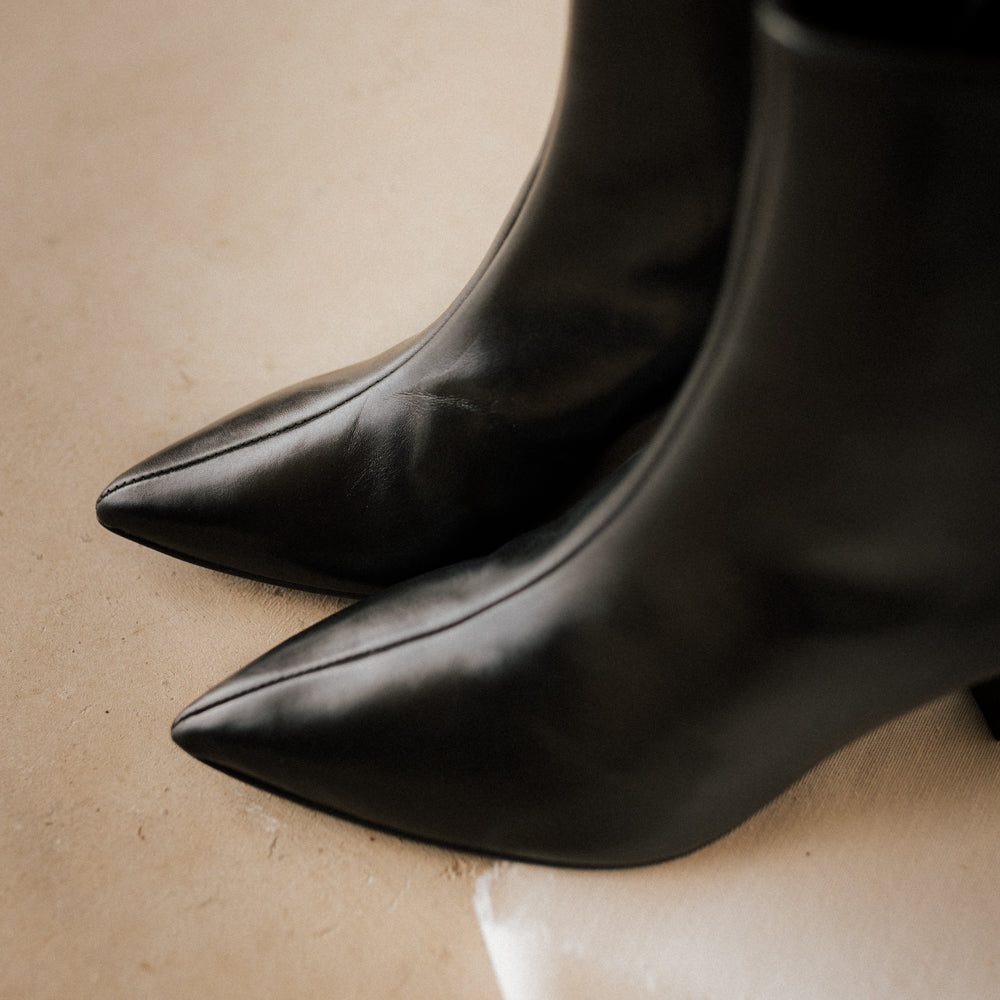 BOTÍN ARES PIEL NEGRA TACÓN 6CM