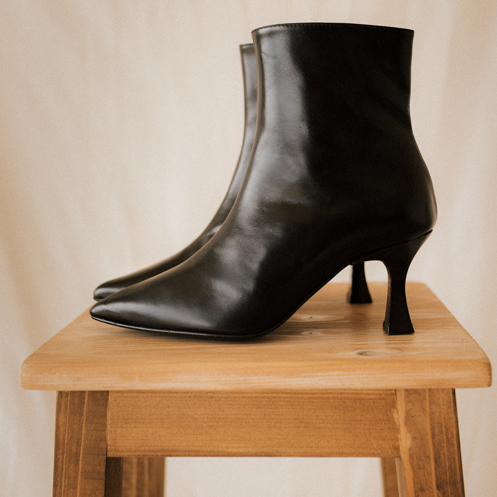 BOTÍN ARES PIEL NEGRA TACÓN 6CM