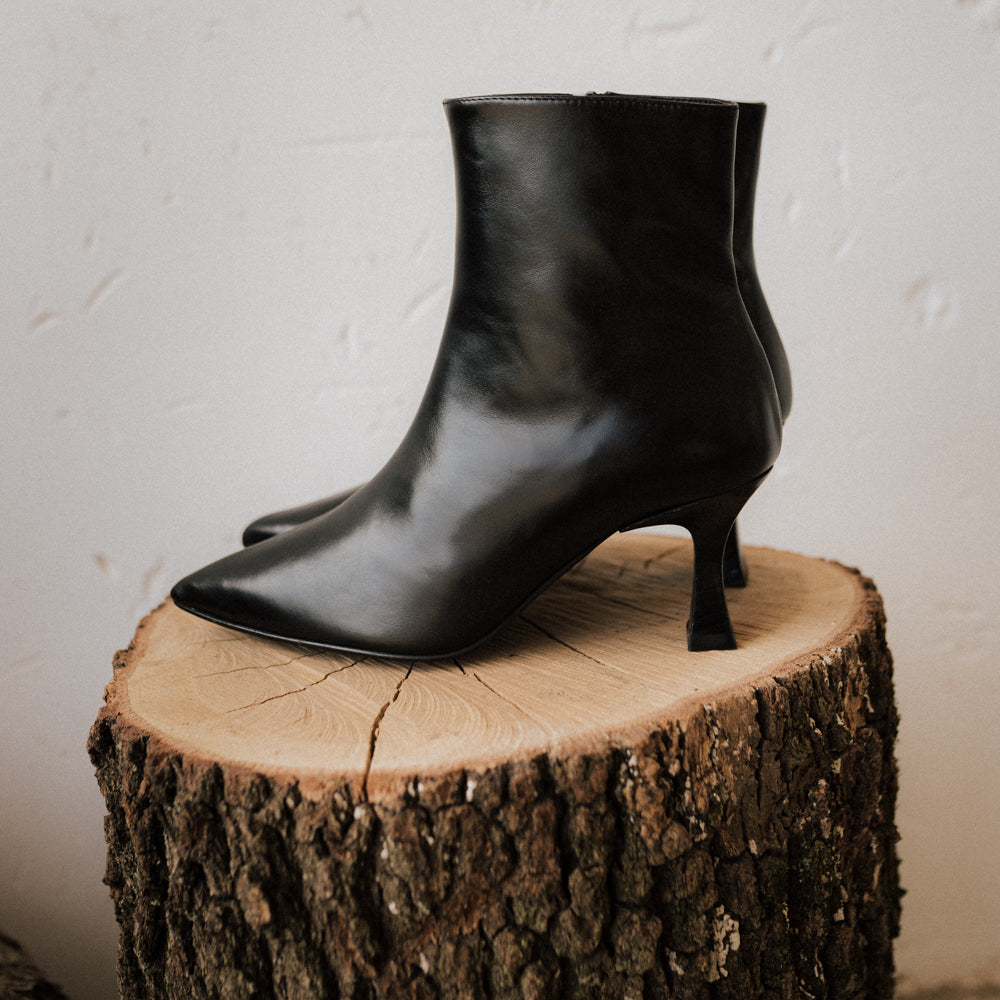 BOTÍN ARES PIEL NEGRA TACÓN 6CM