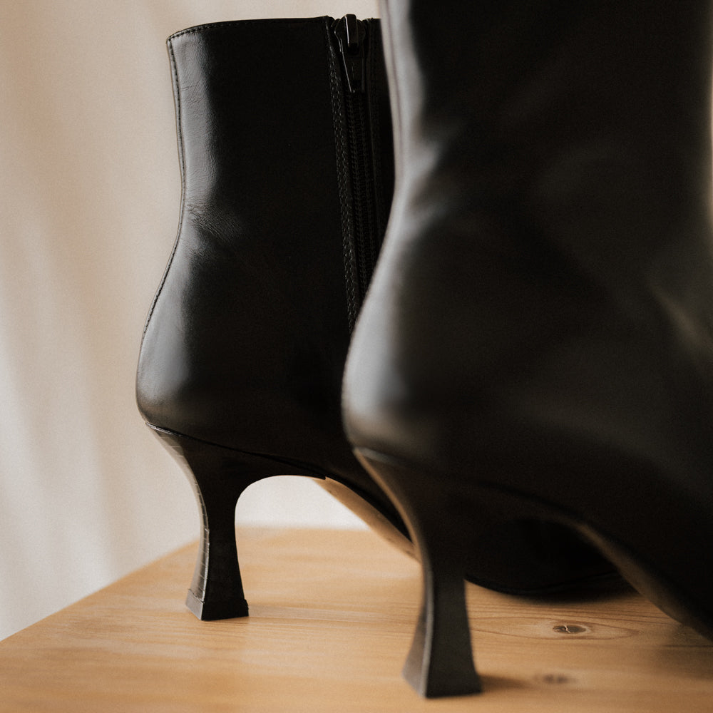 BOTÍN ARES PIEL NEGRA TACÓN 6CM
