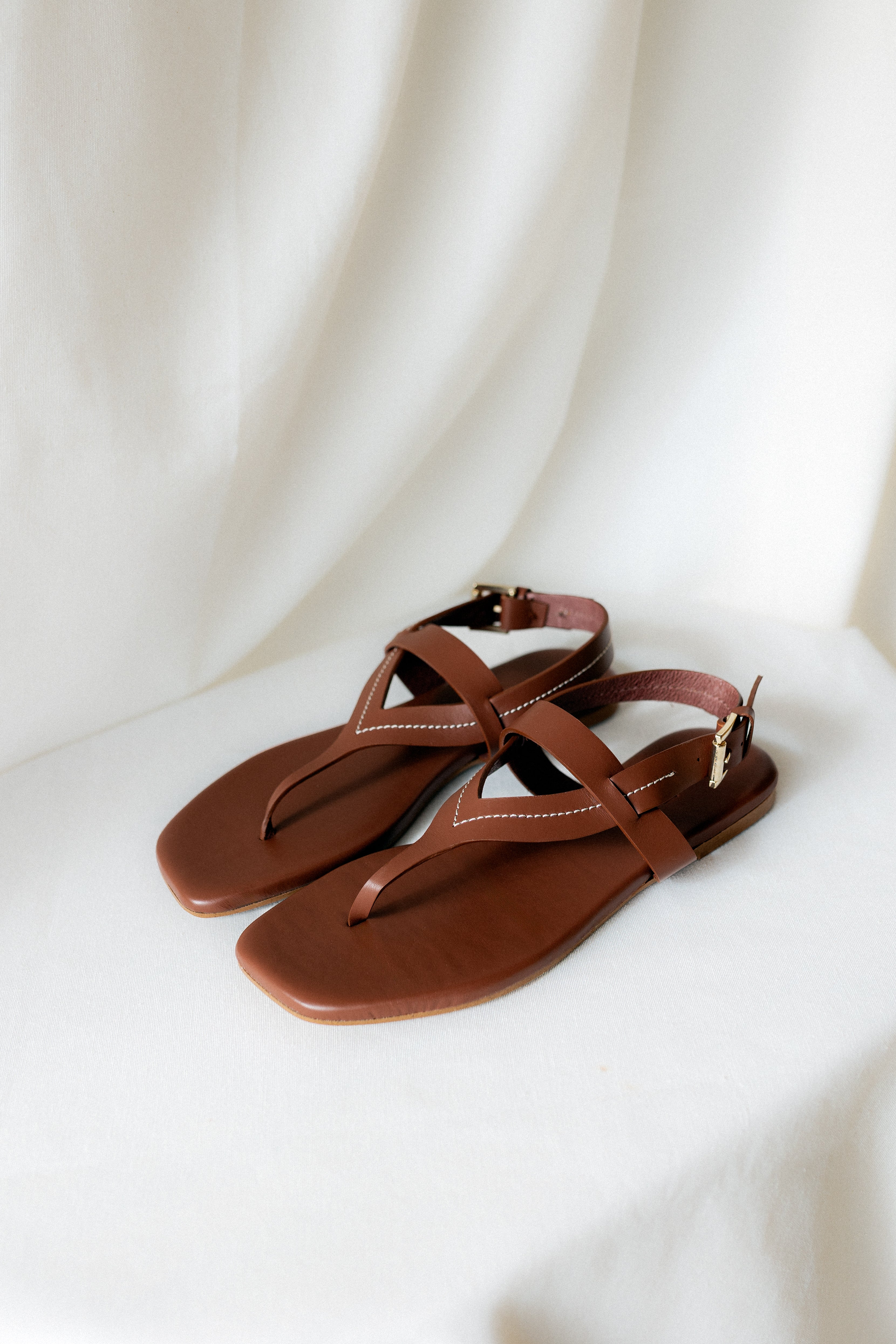 SANDALIA PLANA ALMUDENA PIEL MARRÓN