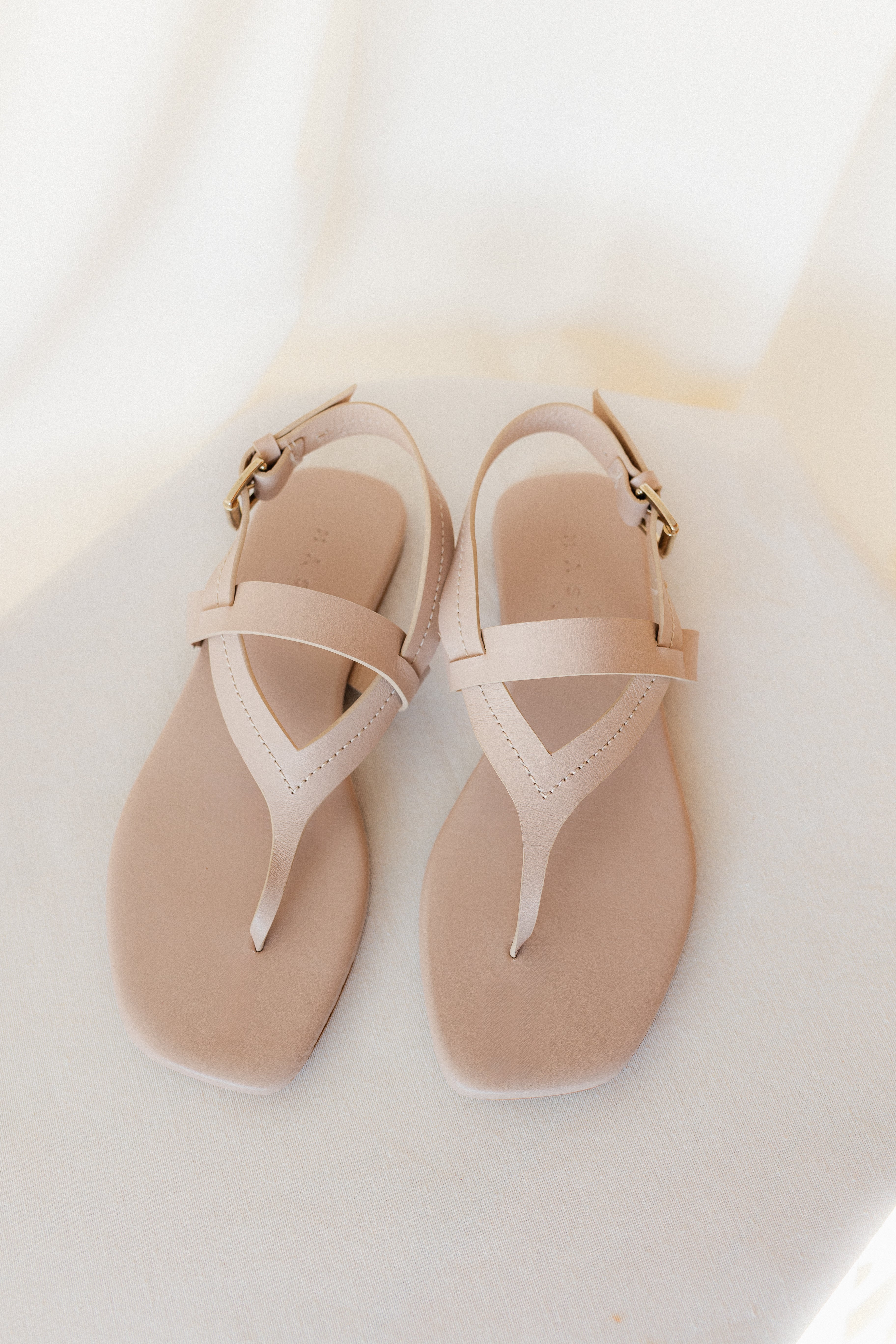 MAX FLAT SANDAL IN NUDE EMBOSSED LEATHER