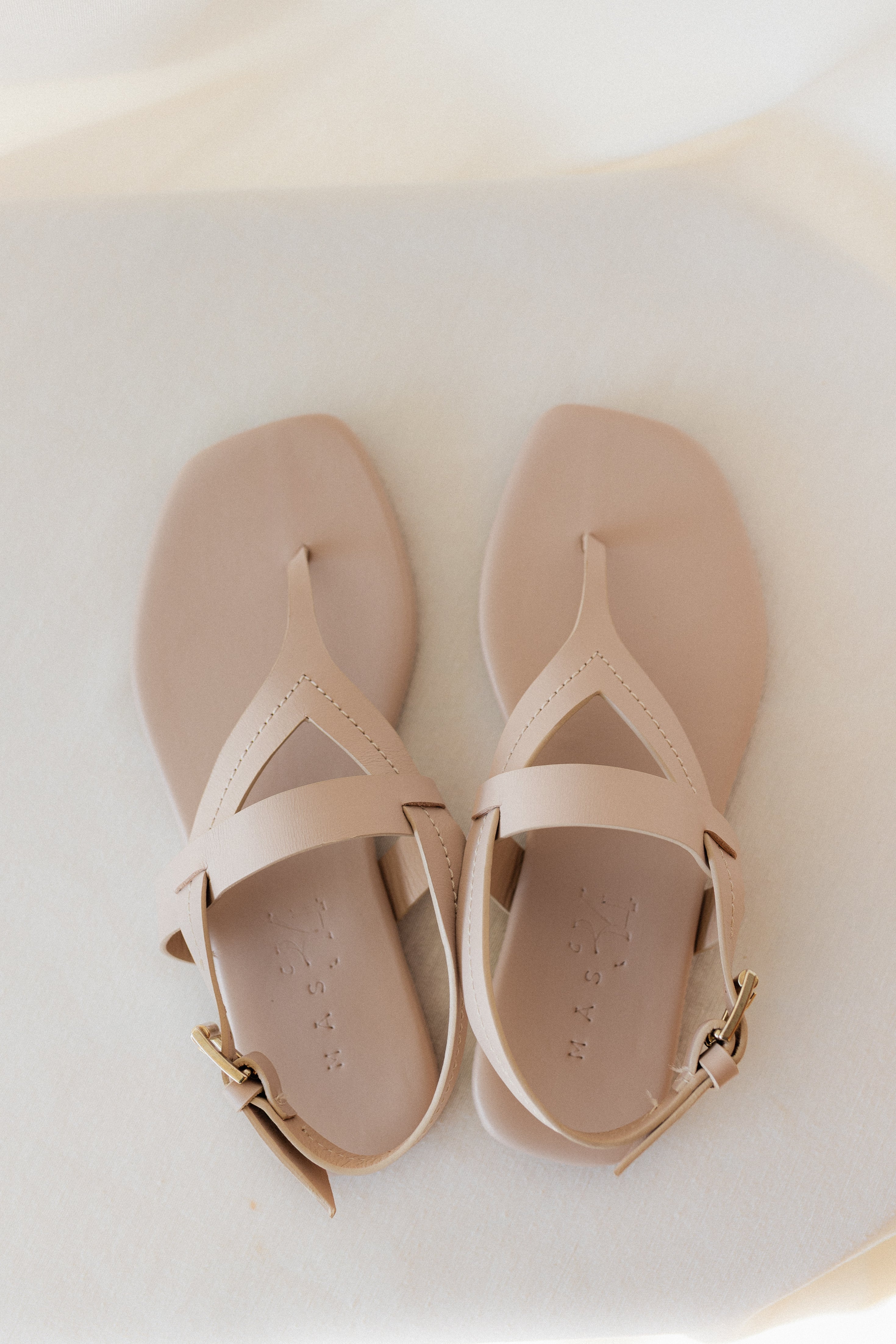 MAX FLAT SANDAL IN NUDE EMBOSSED LEATHER