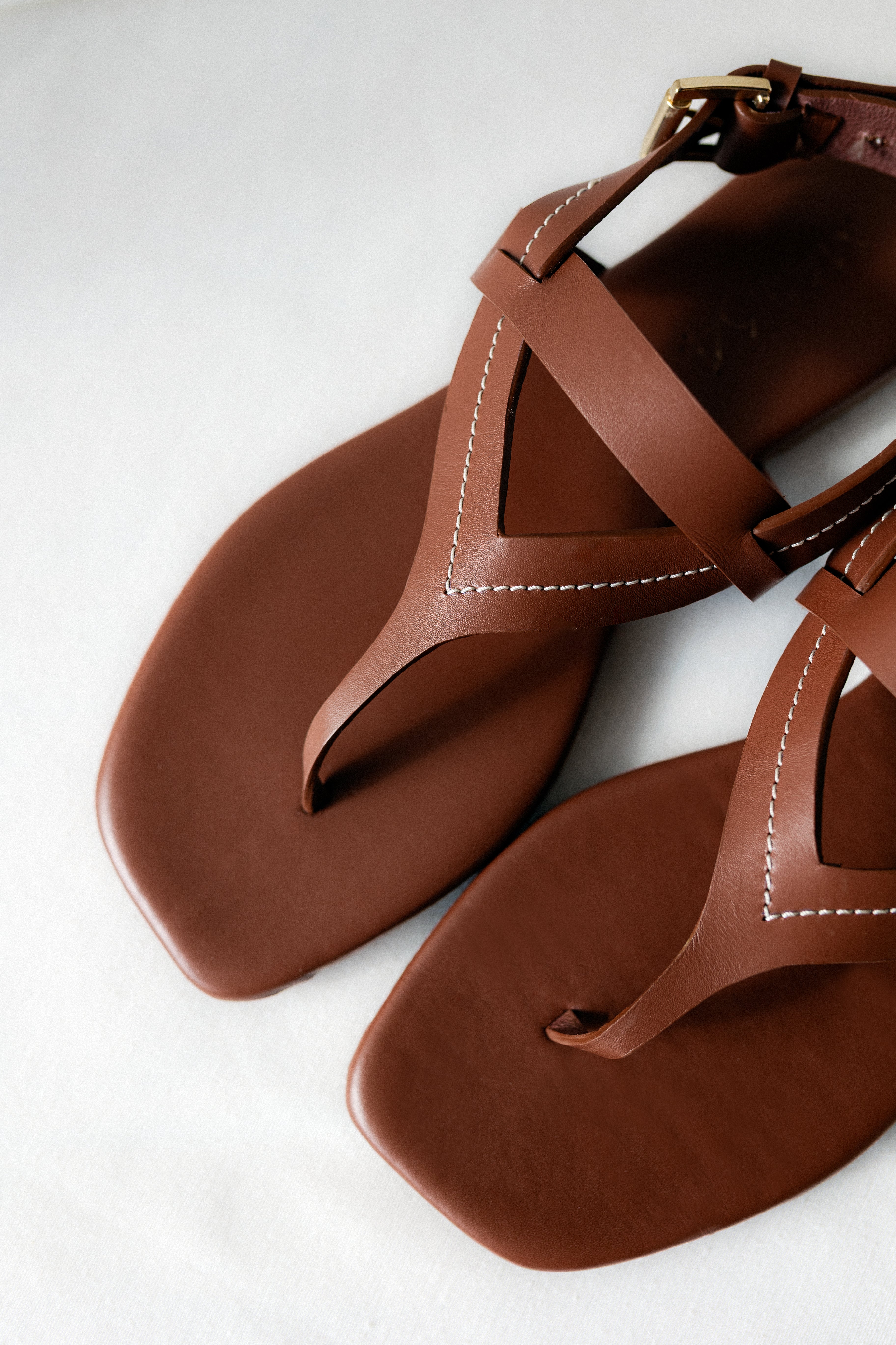 SANDALIA PLANA ALMUDENA PIEL MARRÓN
