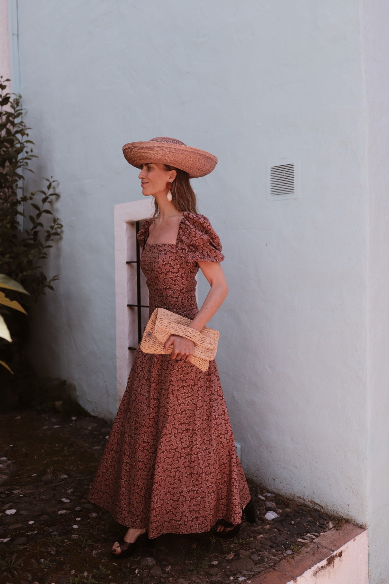 SANDALIA MAISA TACÓN 10CM PLATAFORMA PIEL LAMINADO CAFÉ