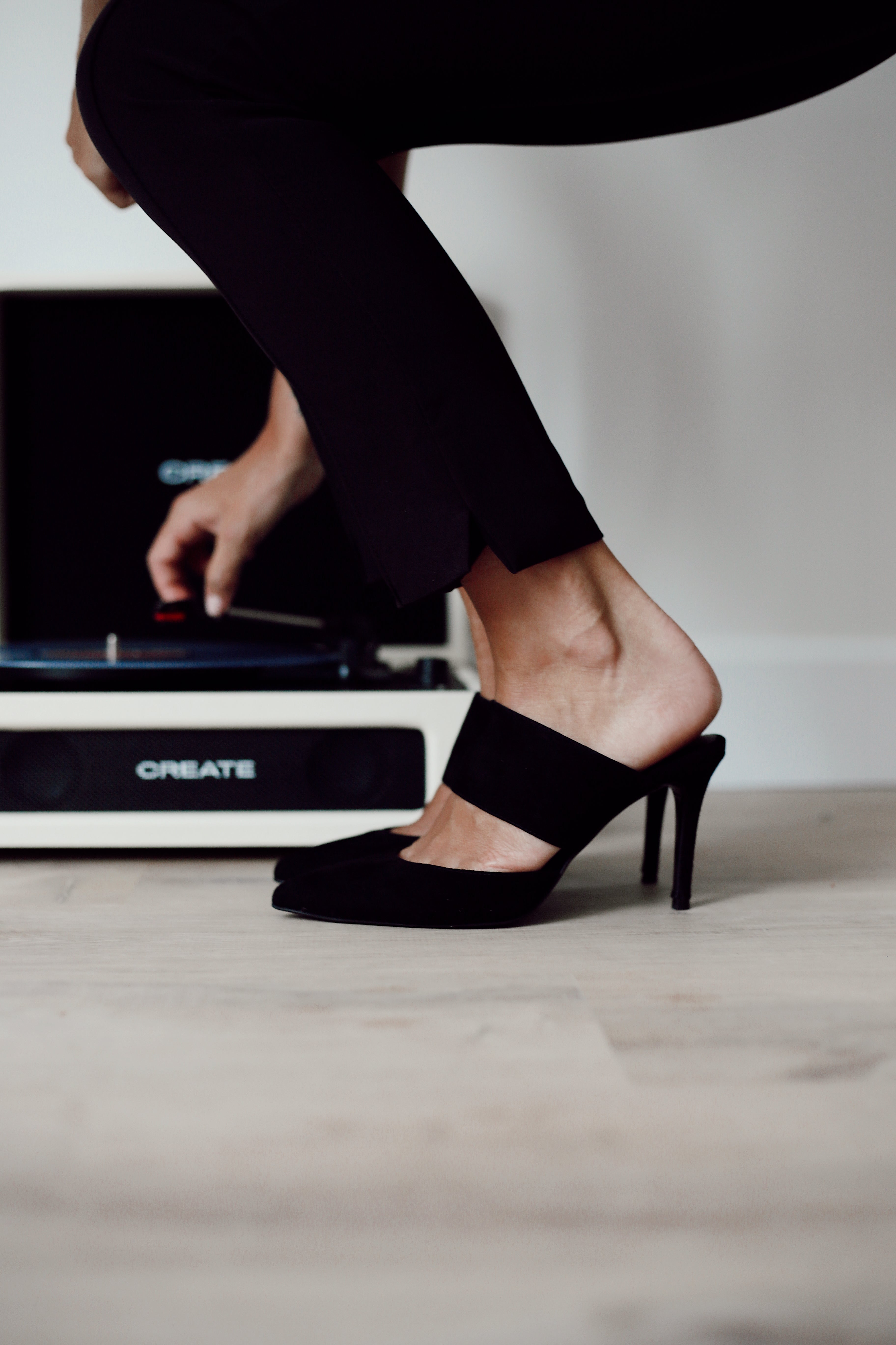 STILETTO ALBA ANTE NEGRO TACÓN 8CM